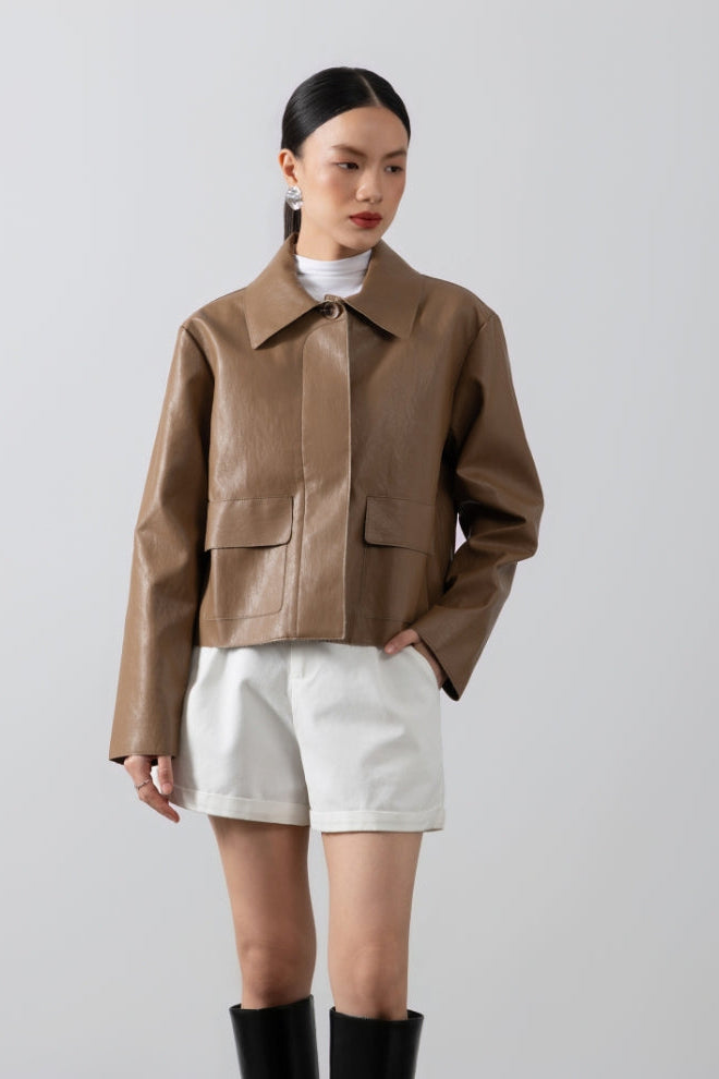 Jaket Kulit Wanita: Panduan Memilih Model dan Bahan yang Tepat