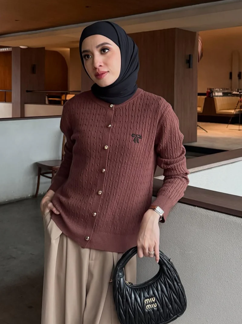 Alasan Kamu Sering Kurang Yakin dengan Outfit yang Dipakai