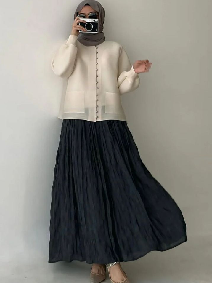 Cara Styling Outfit Agar Tubuh Terlihat Tinggi Meski Pakai Flat Shoes