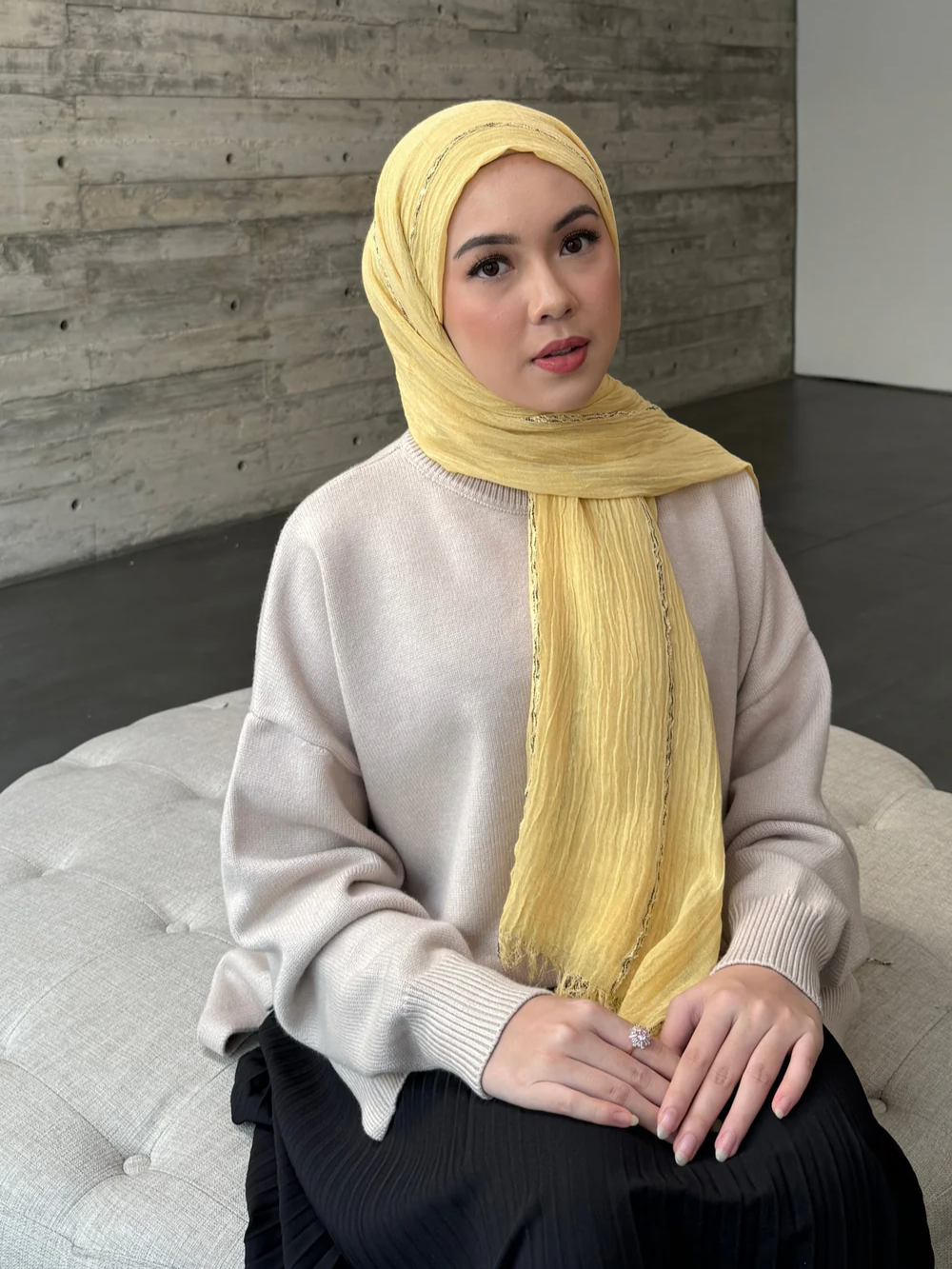 Cara Merawat Hijab Bahan Crinkle, Mudah Banget!