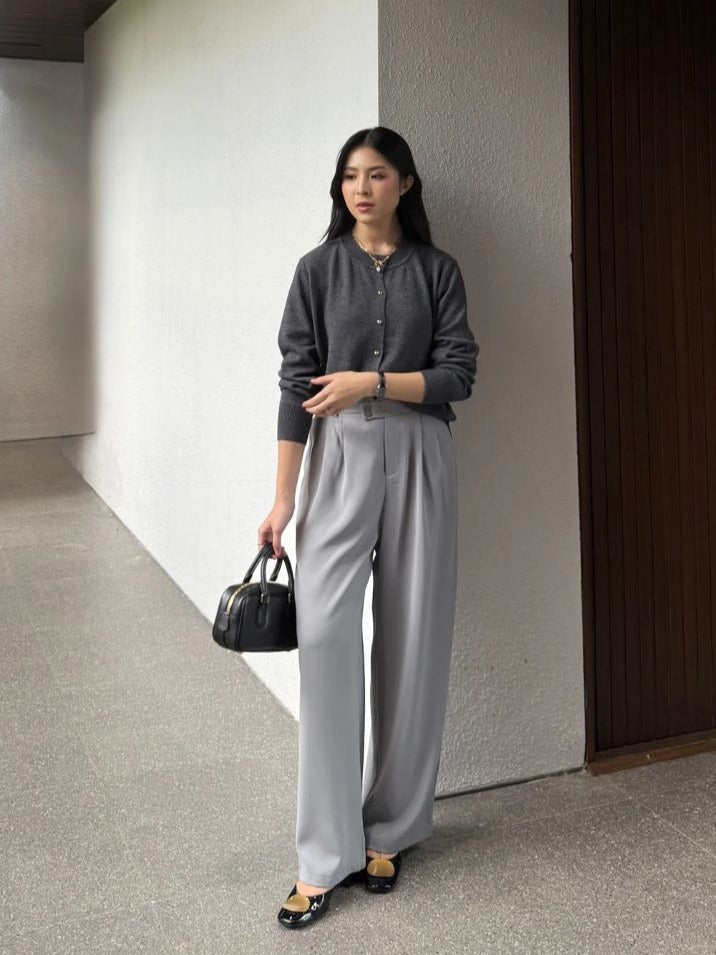 Monokrom Outfit Gak Harus Hitam Putih Aja, Cek Disini!