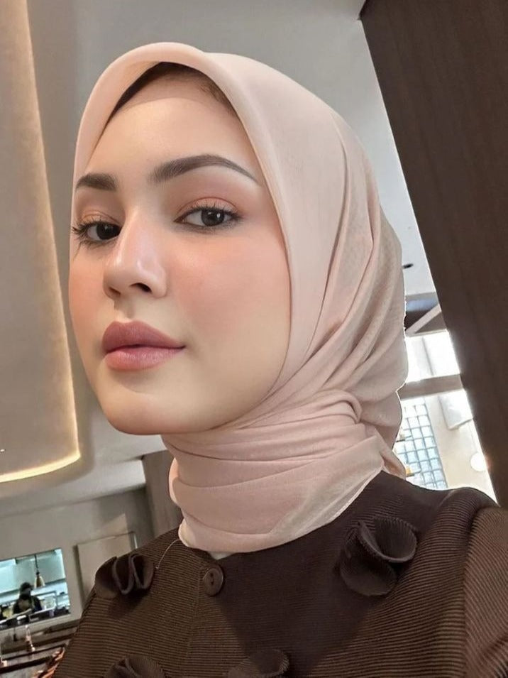 Tips Biar Hijab Kamu Selalu Tegak Rapi dan On Point