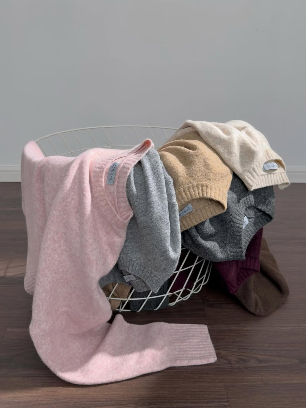 Tips Pilih Warna Baju yang Bisa Bikin Wajah Terlihat Lebih Cerah