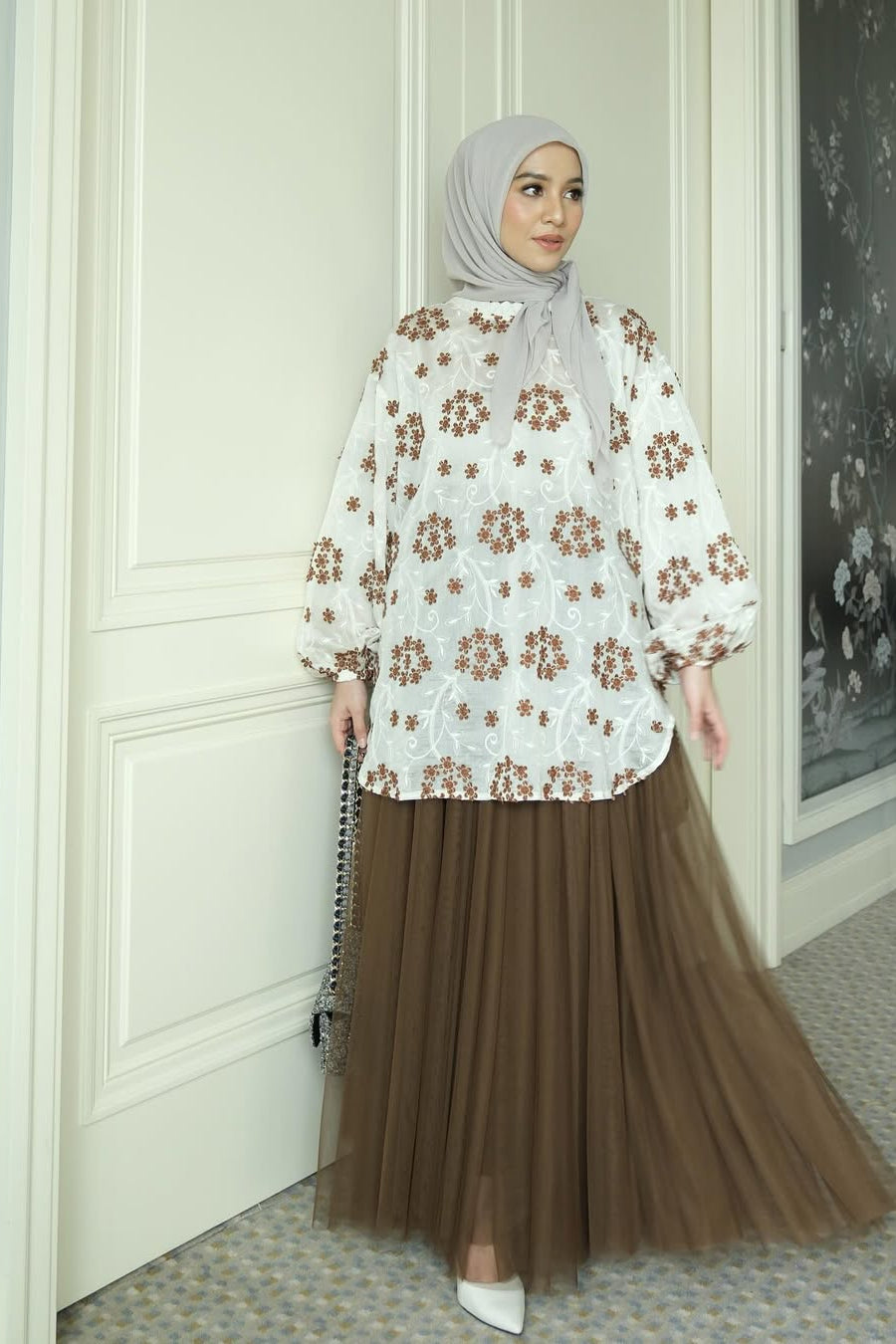 Bella Blouse - Brownzen - Blouse Wanita Detail Embroidery Cantik Mewah Menawan