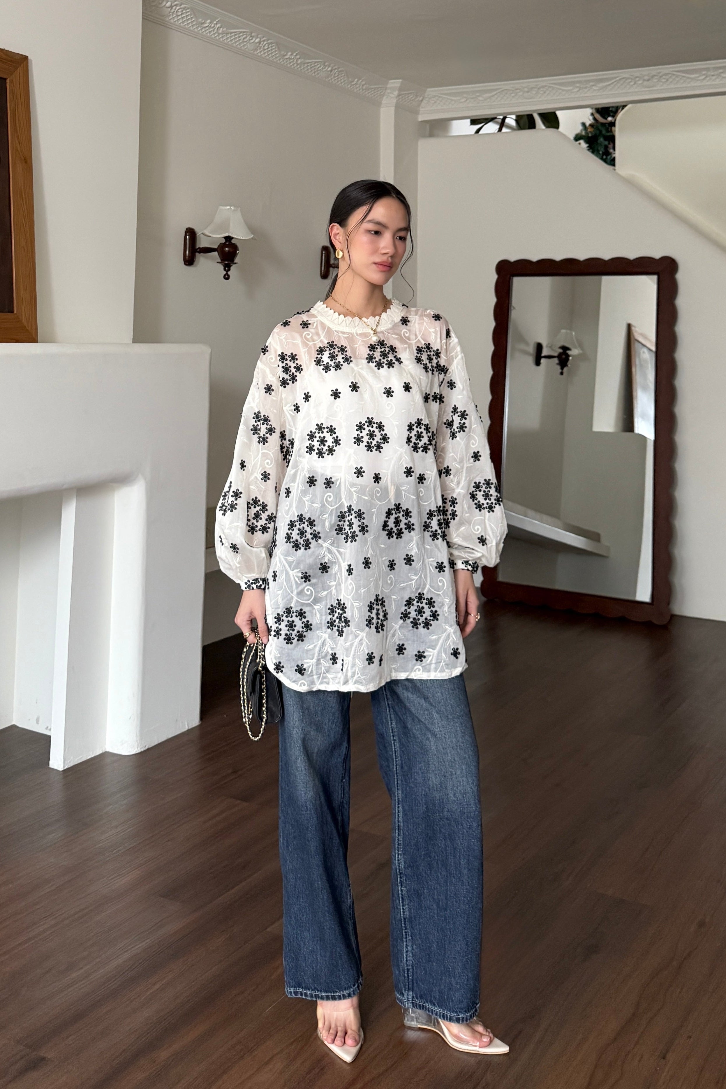 Bella Blouse - Blouse Wanita Detail Embroidery Cantik Mewah Menawan