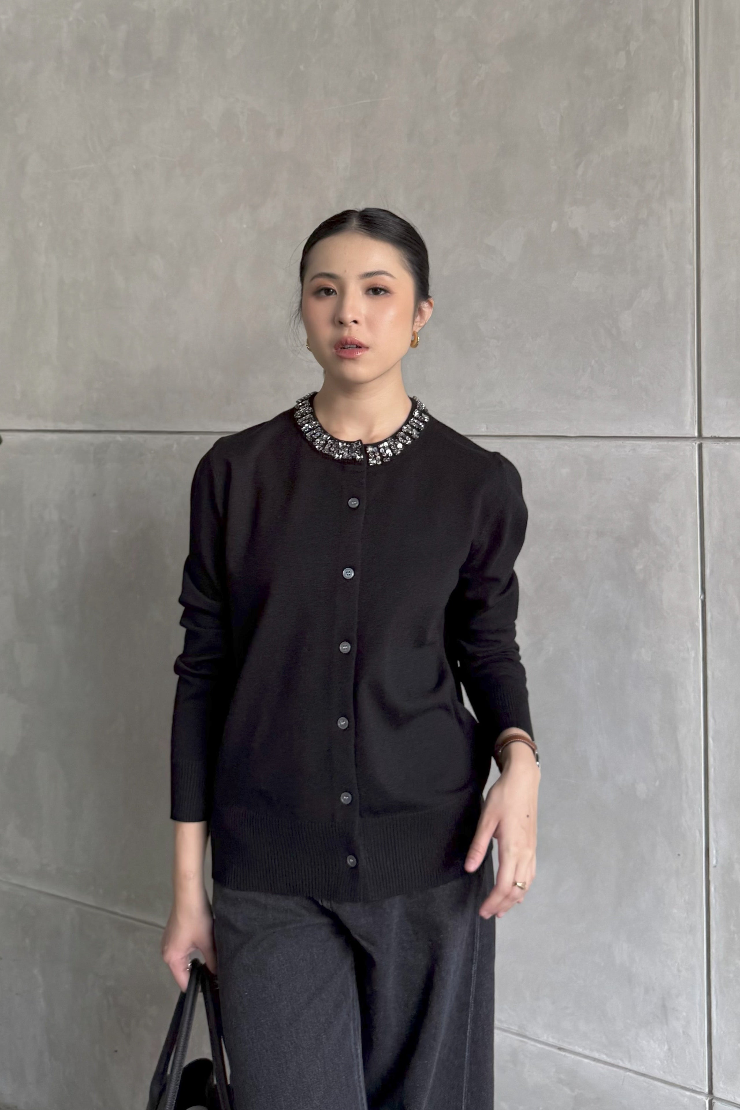 Blink Neck Cardy - Black - Cardigan Stylish & Elegan dengan Aksen Blink