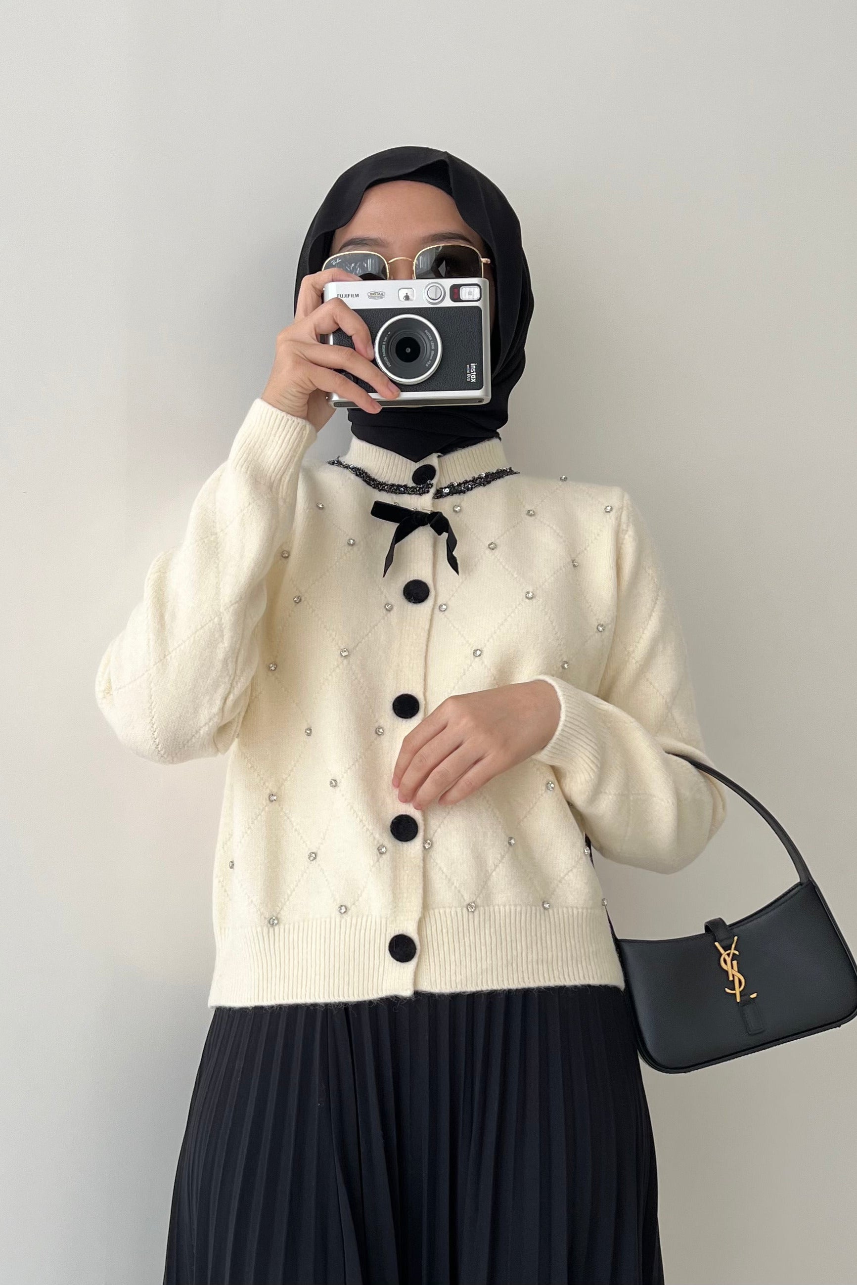 Yuri Cardy - Cardigan Wanita Mute Dan Kancing Hidup