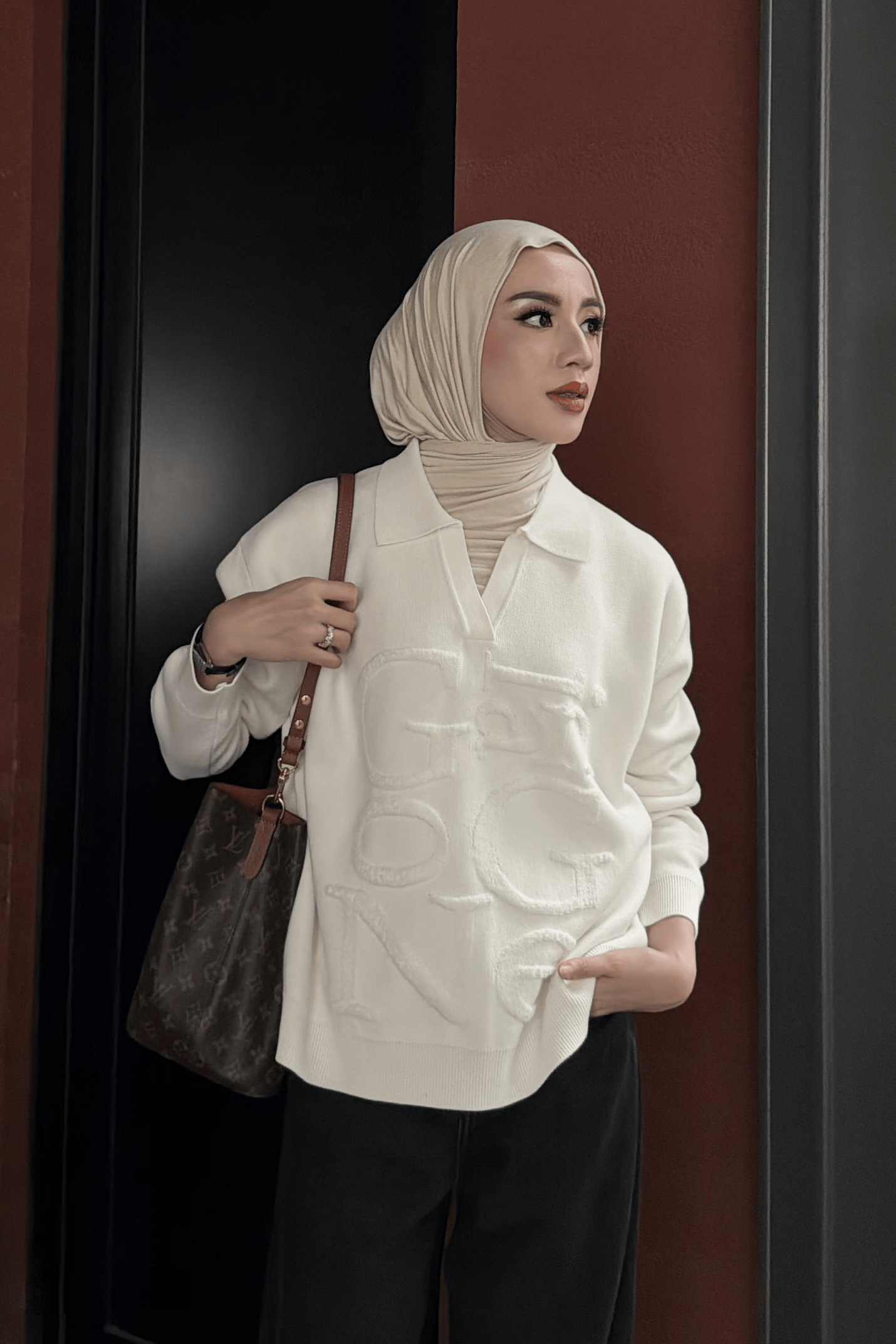 GG V Neck Sweater - Sweater Rajut Unisex Kerah V Premium Style