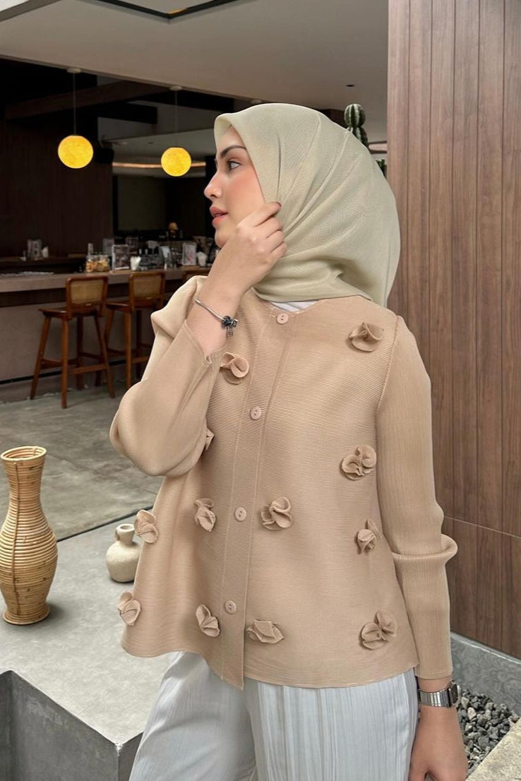 Blossom Pleats Blouse - Atasan Wanita Rajut Bahan Pleats Aksen Bunga