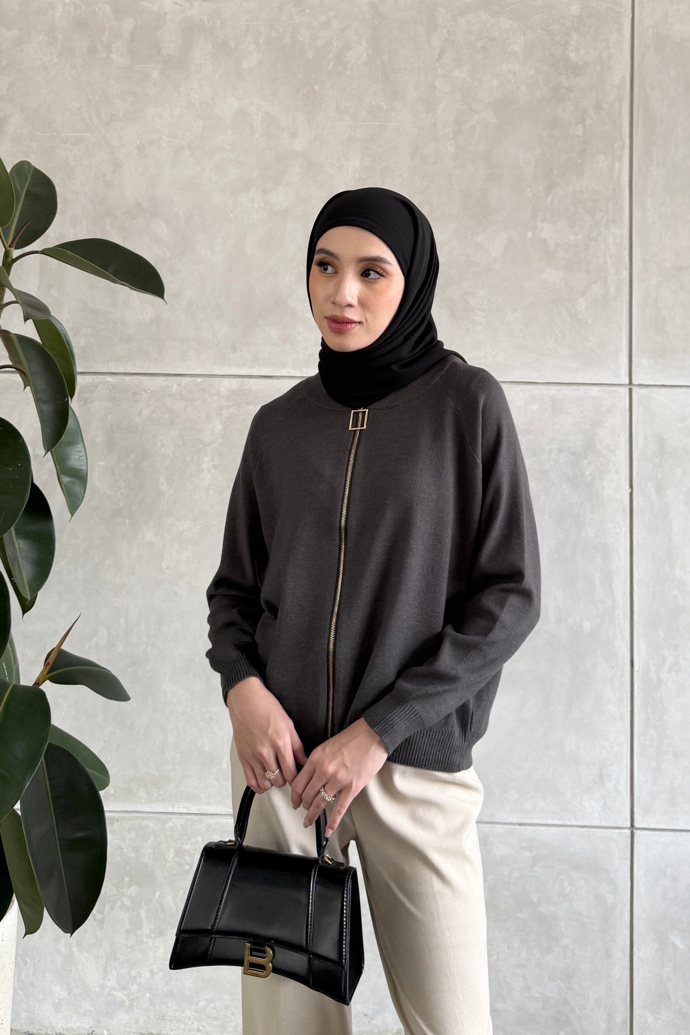 Bomber Cardy Knit - Dark Grey - Cardigan Zipper Wanita Bahan Soft Knit Premium