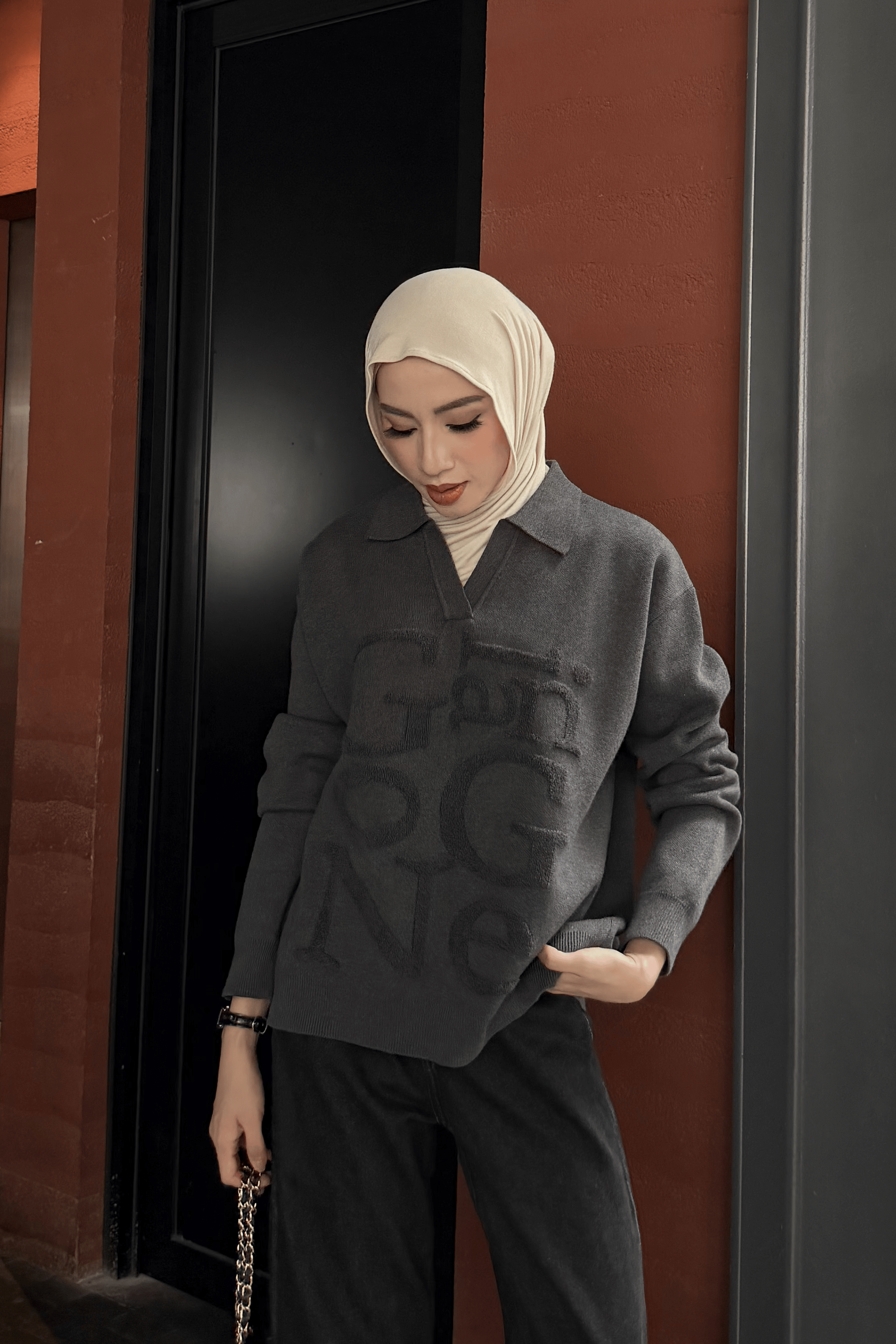 GG V Neck Sweater - Sweater Rajut Unisex Kerah V Premium Style