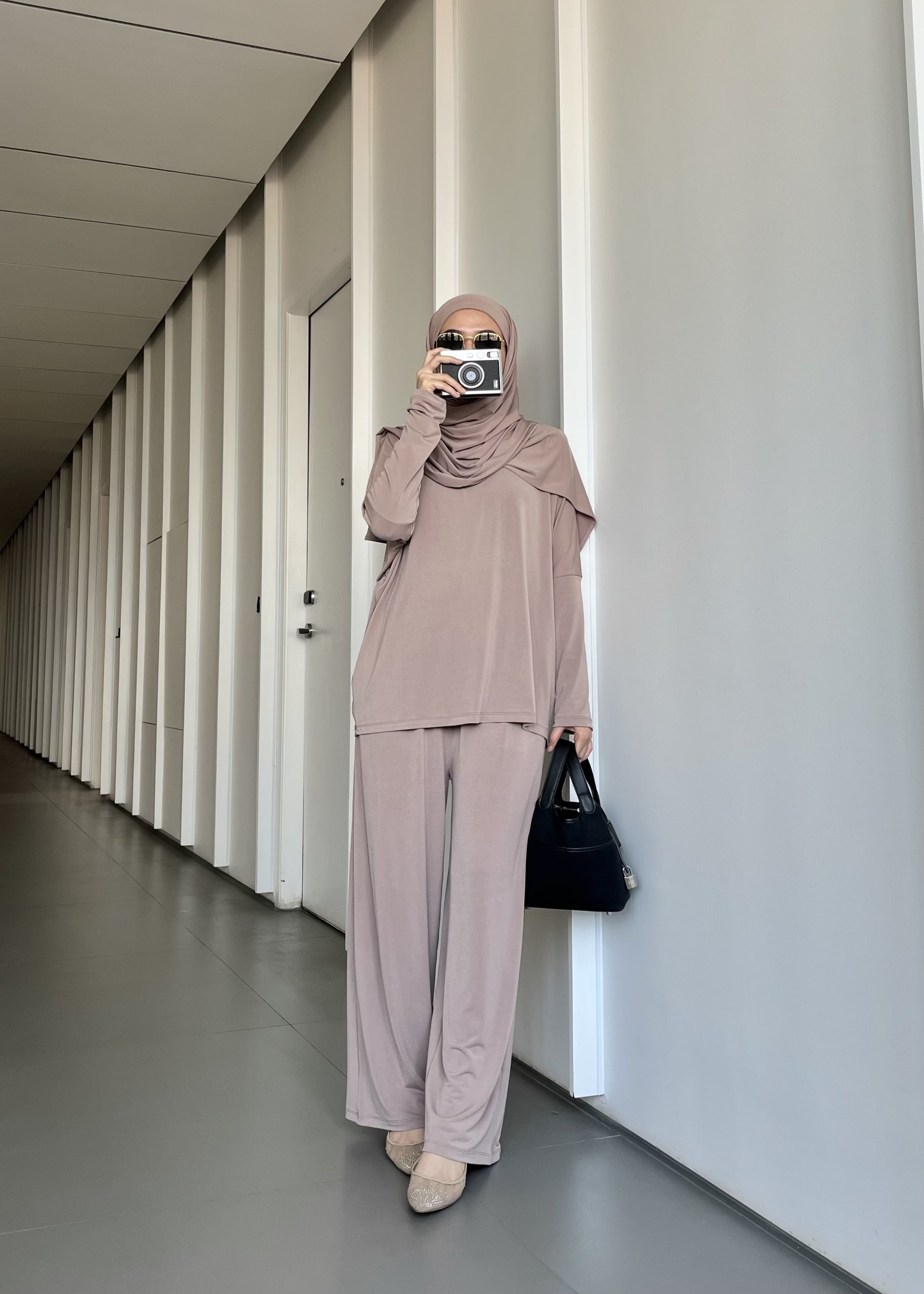 Yura Set - One Set Hijab Blouse Celana Bahan Jersey Premium