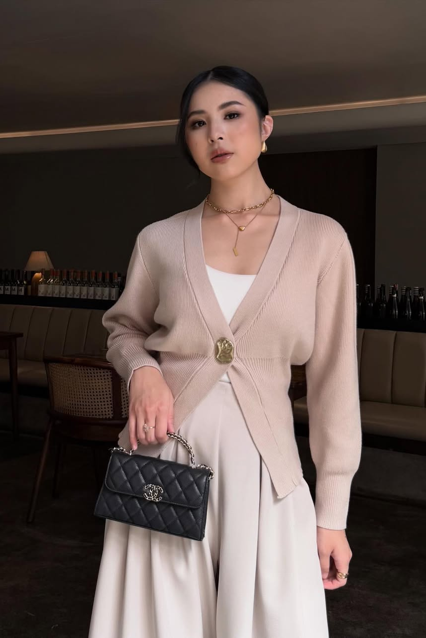 Mose Cardy - Cardigan Wanita Dengan Aksen Kancing Cantik