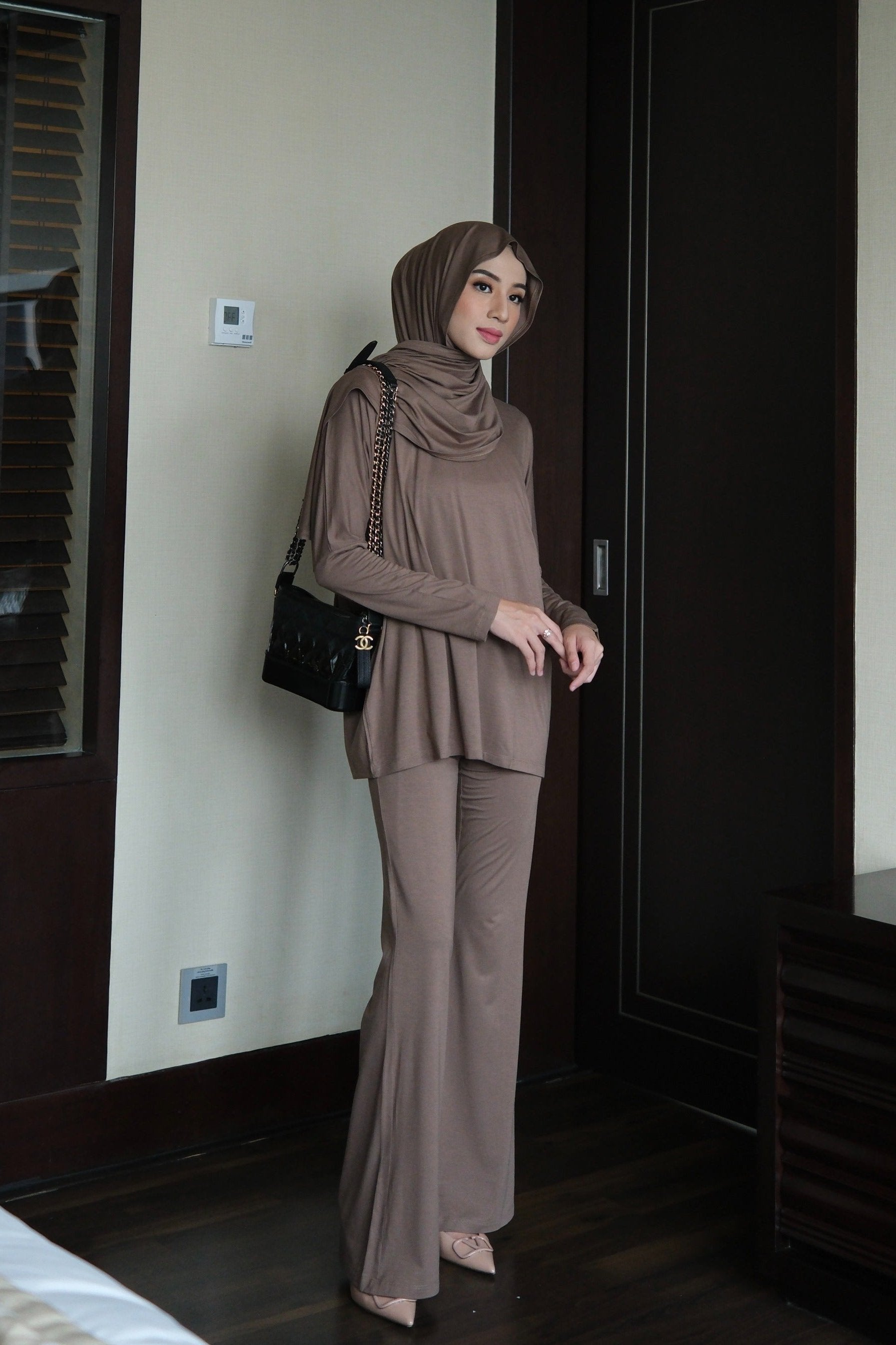 Mega Set - One Set Wanita Hijab Blouse Celana Bahan Rayon Spandek