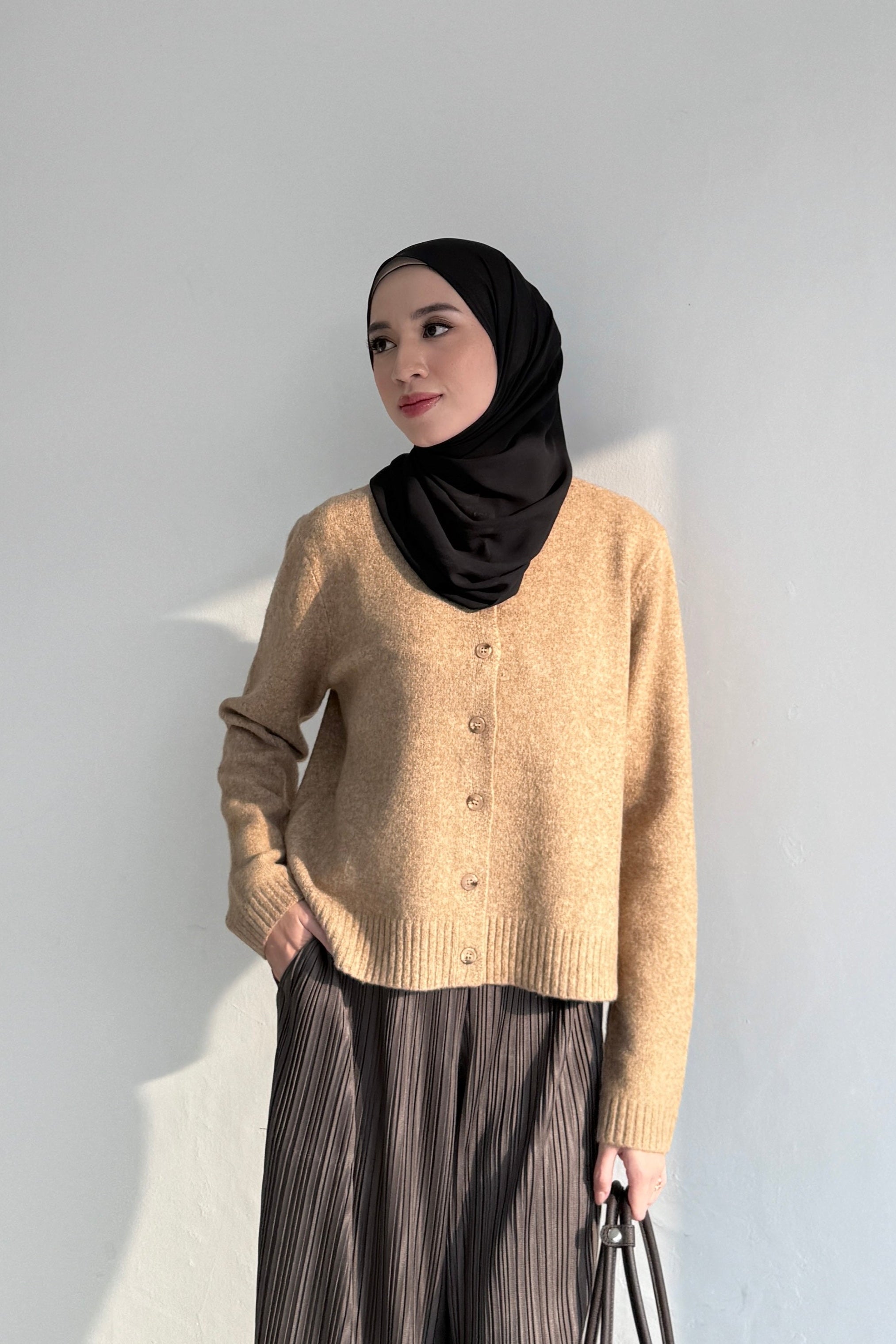 Saint Cardy - Cardigan Wanita Chic Dan Elegant Bahan Wool
