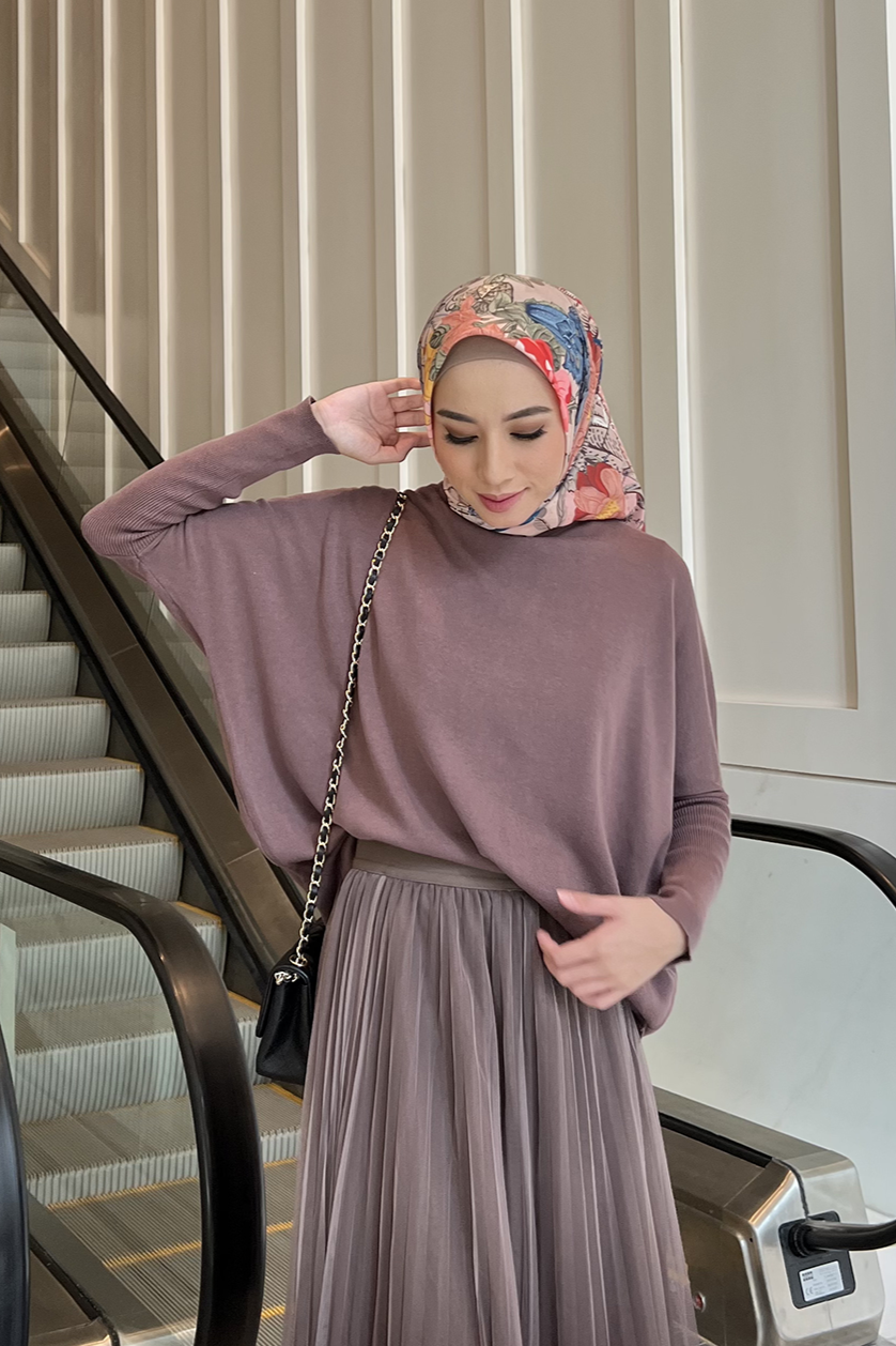 Batwing Sweater - Nutela