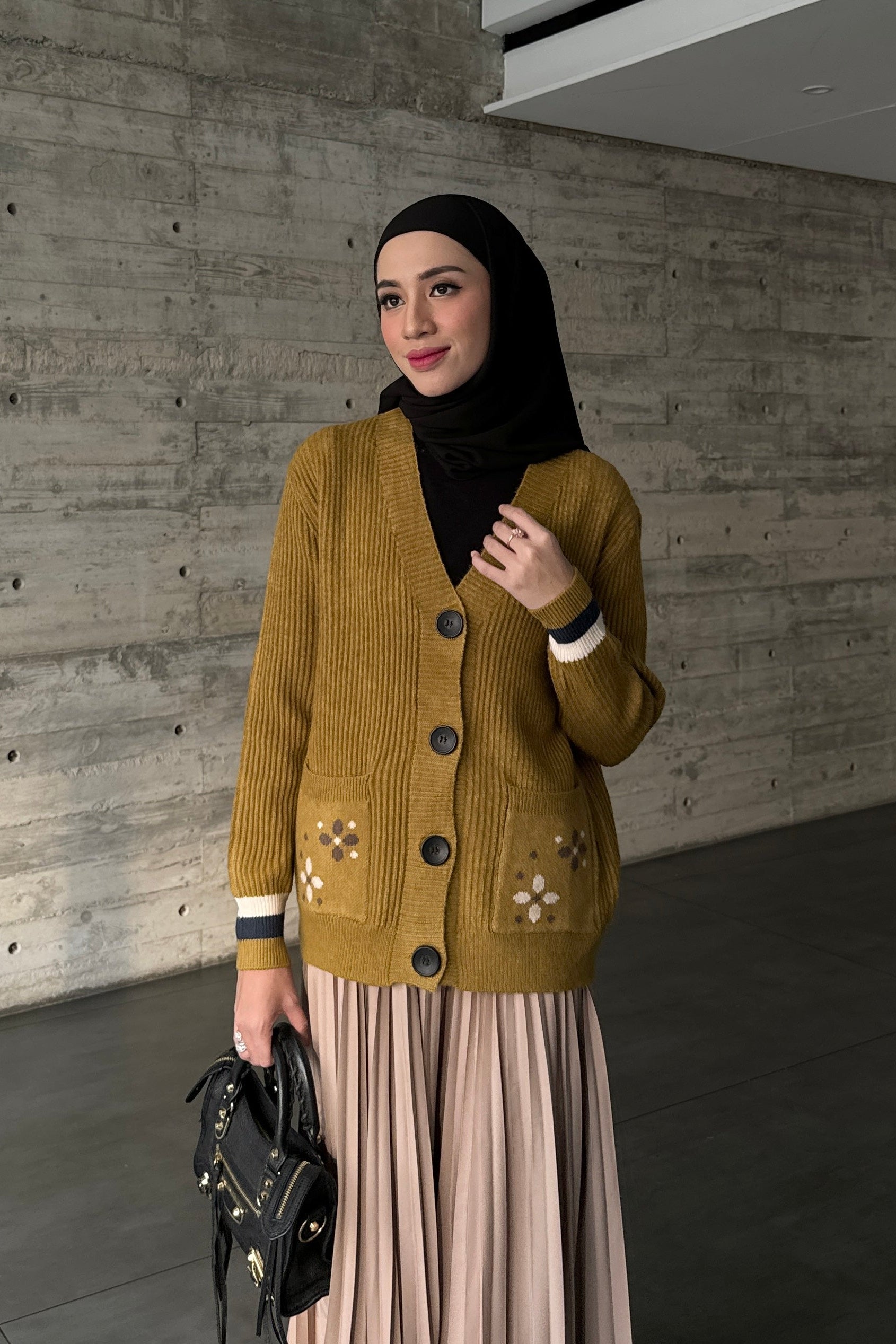 Asoha Cardy - Cardigan Wanita Rajut Wool Impor Lembut Elegan