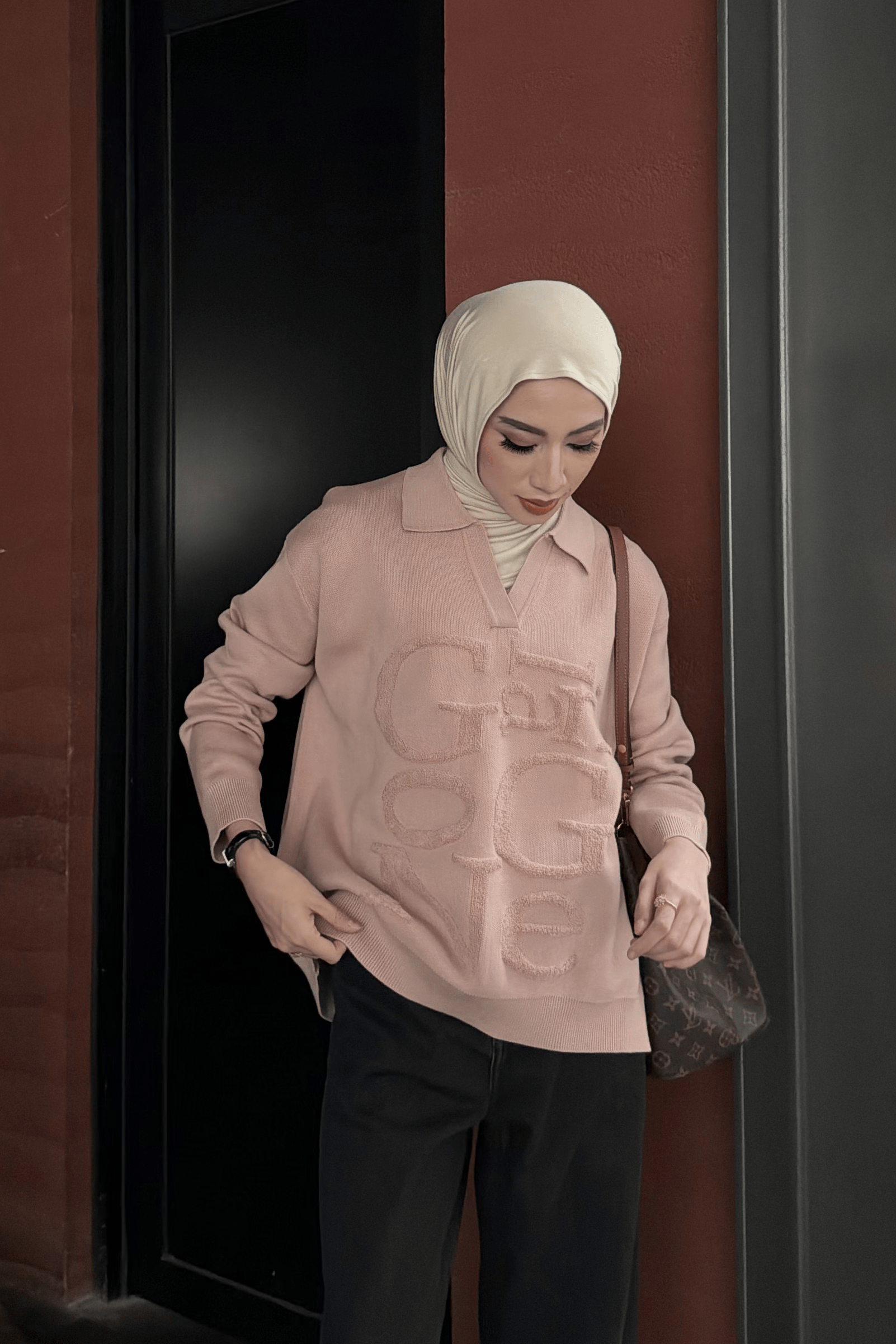 GG V Neck Sweater - Sweater Rajut Unisex Kerah V Premium Style