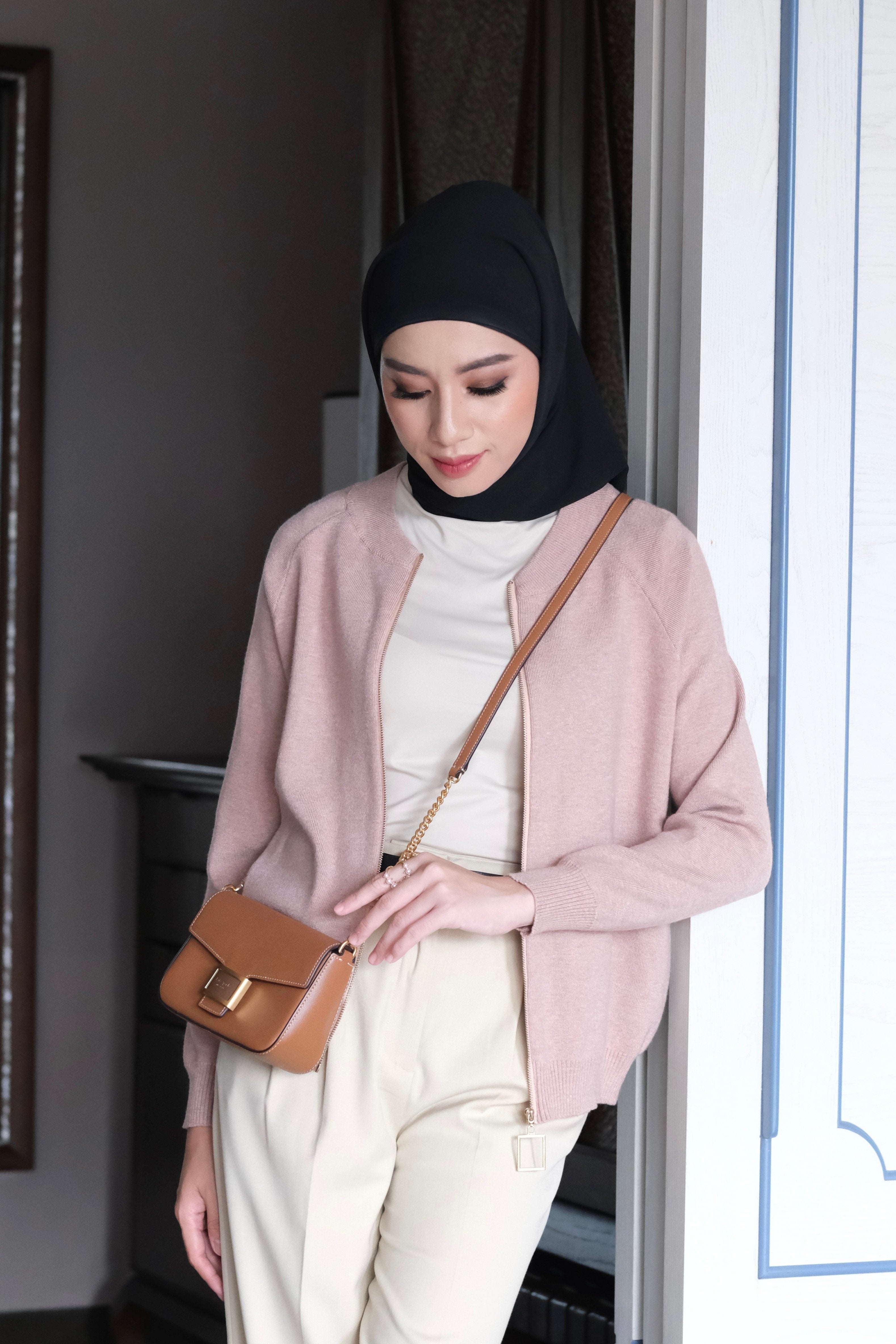 Bomber Cardy Knit - Dusty Pink - Cardigan Zipper Wanita Bahan Soft Knit Premium