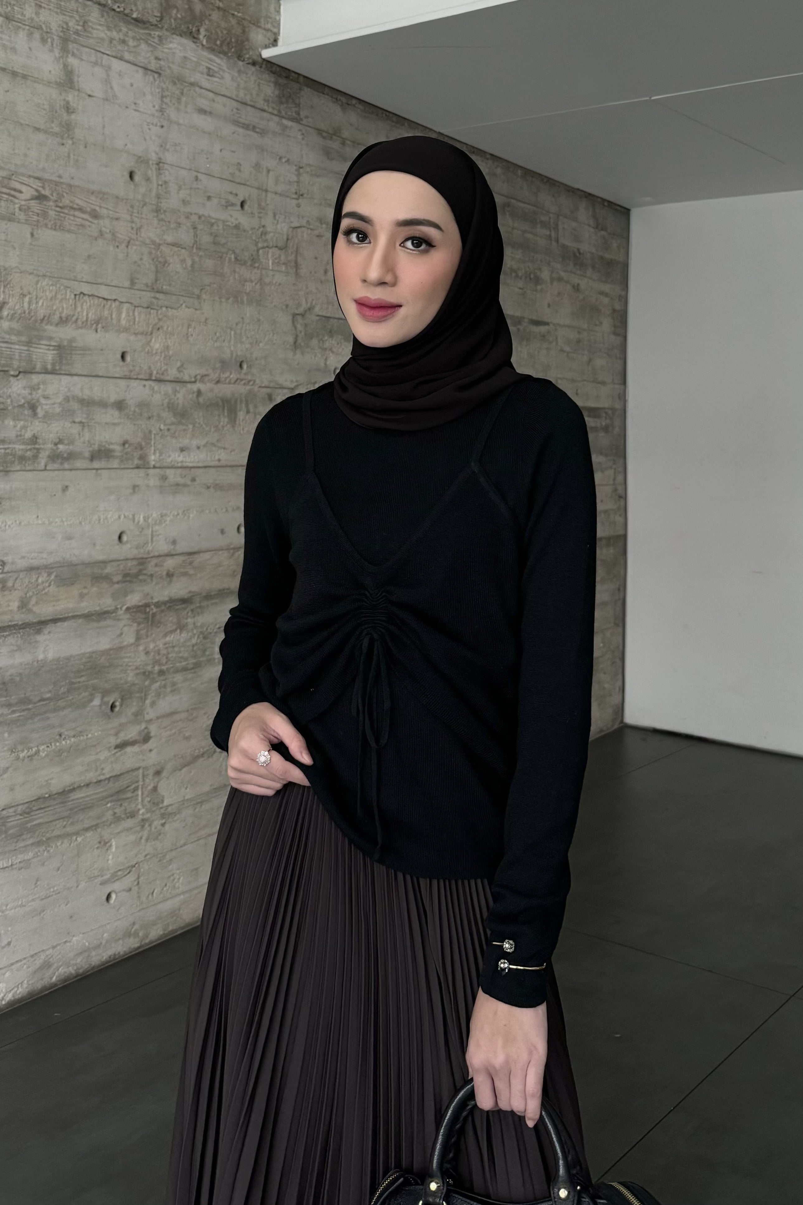 Teen Sweater - Black - Sweater Hangat Rajut Wanita Serut Chic Modern