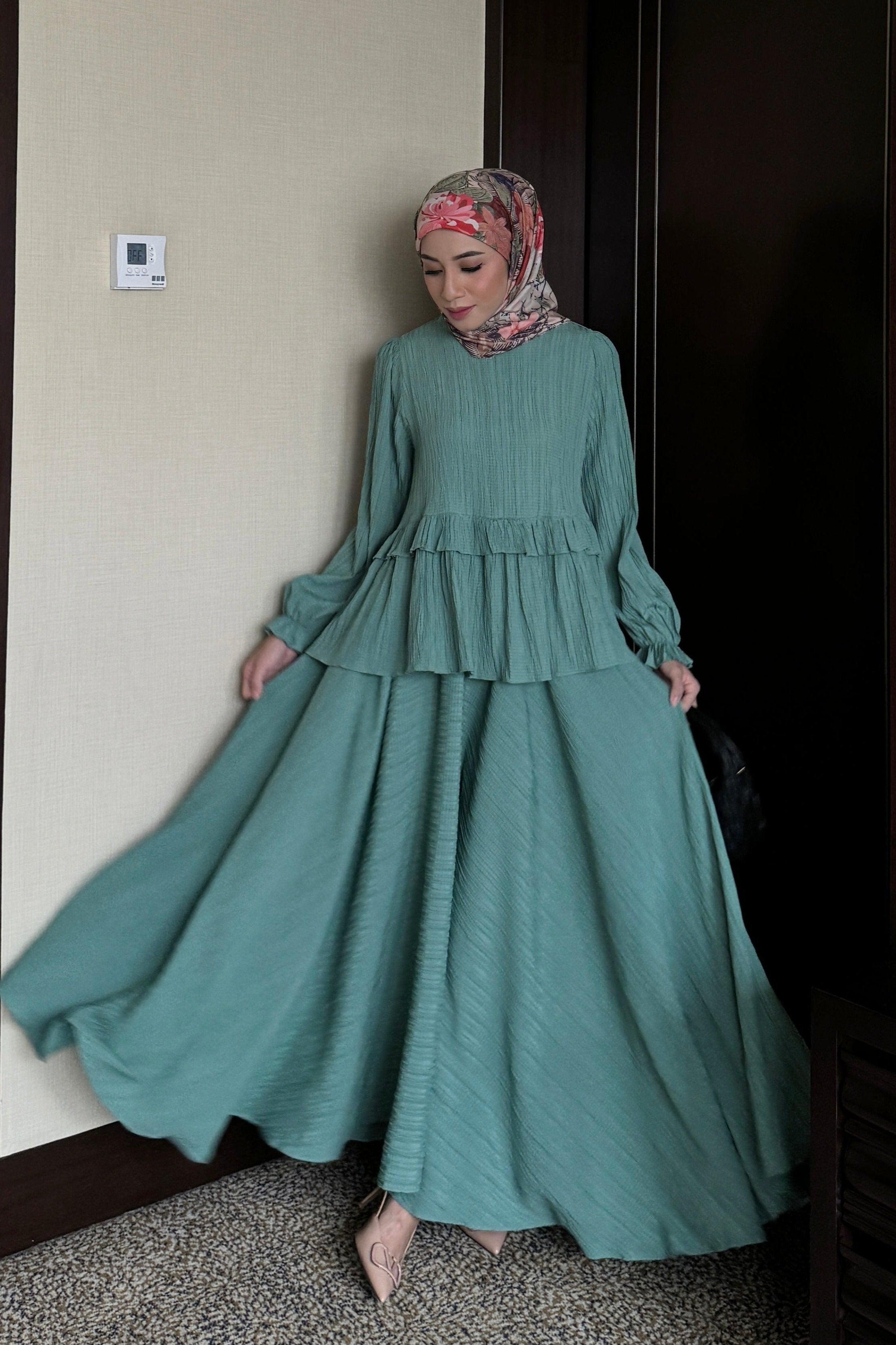 Gadis Set - One Set Blouse Rok Wanita Bahan Cotton Lady