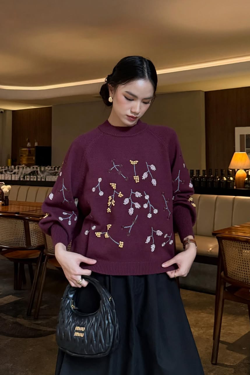 Wuji Signature Sweater - Sweater Signature Wanita Timeless Bermotif