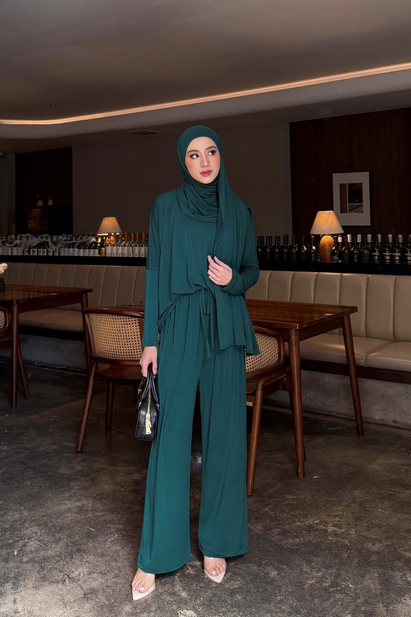 Yura Set - One Set Hijab Blouse Celana Bahan Jersey Premium