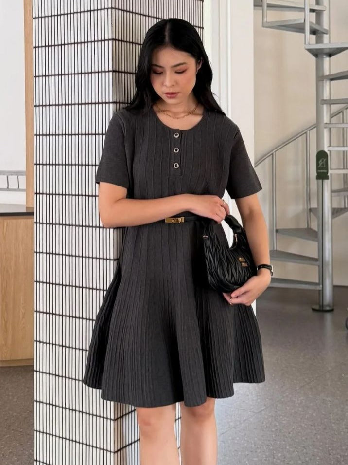 Style Outfit untuk Bodyshape Apple agar Tampak Lebih Slim