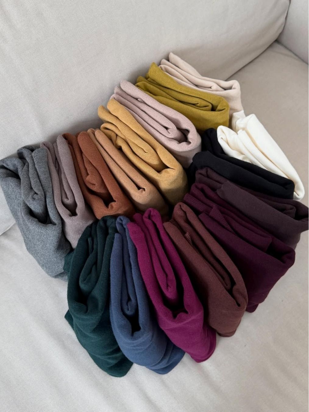 Cara Memadukan Warna Pakaian Tanpa Salah: Panduan Color Palette untuk Wanita