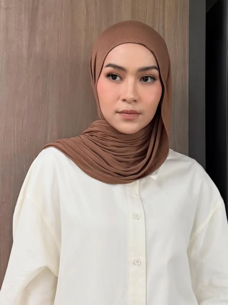 Cara Merawat Hijab Tencel Biar Tetap Lembut, Jatuh, dan Nyaman Dipakai