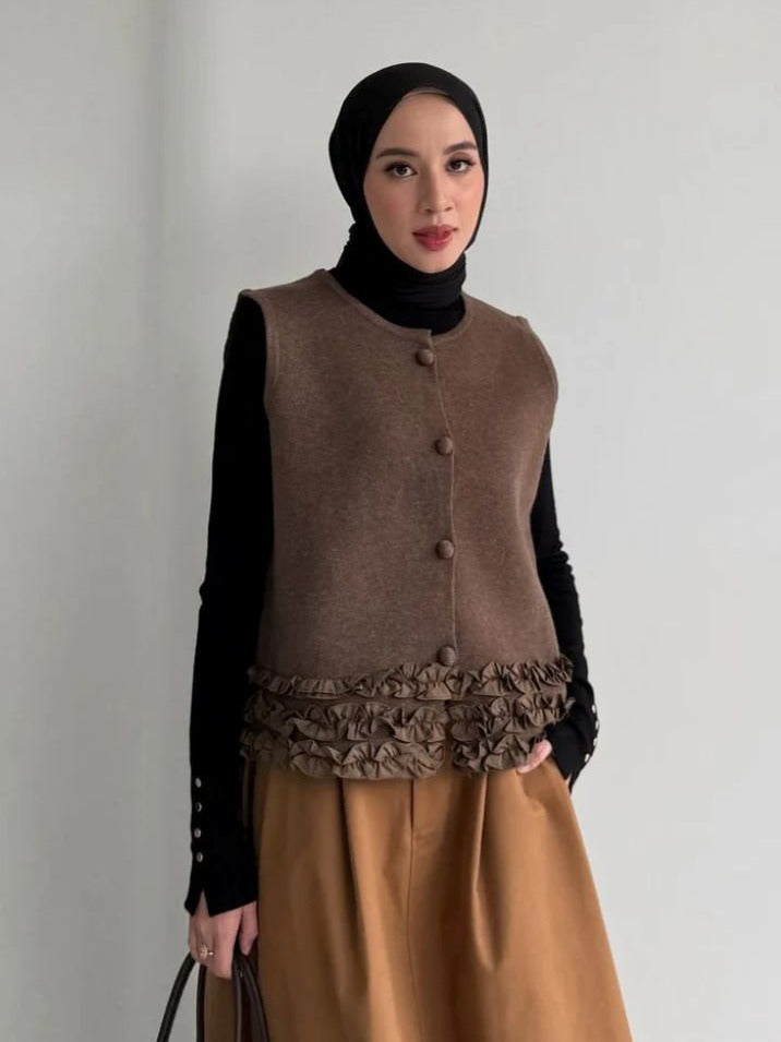 Cara Styling Knitwear agar Tetap Stylish dan Hangat Saat Musim Hujan