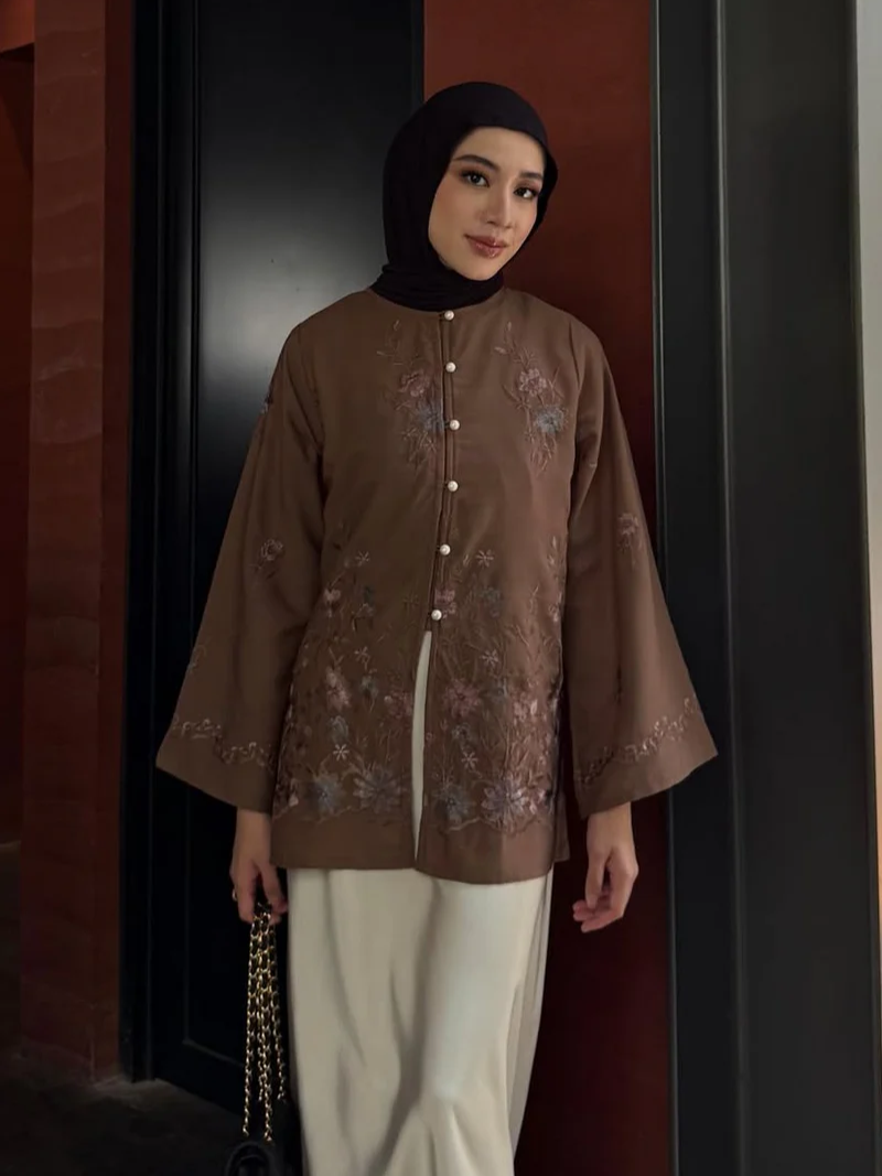 Selain Lebaran, Ini Dia Acara yang Cocok Pakai Tunik Wanita