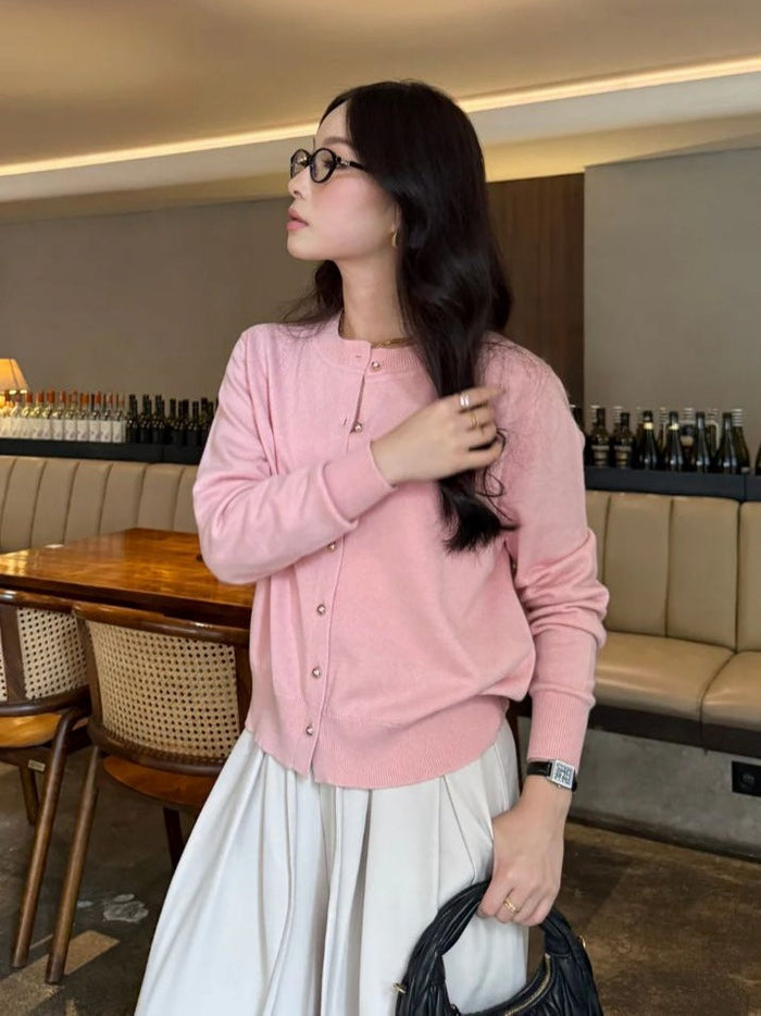 3 Cara Styling Rayu Cardy untuk Tampil Chic Setiap Hari