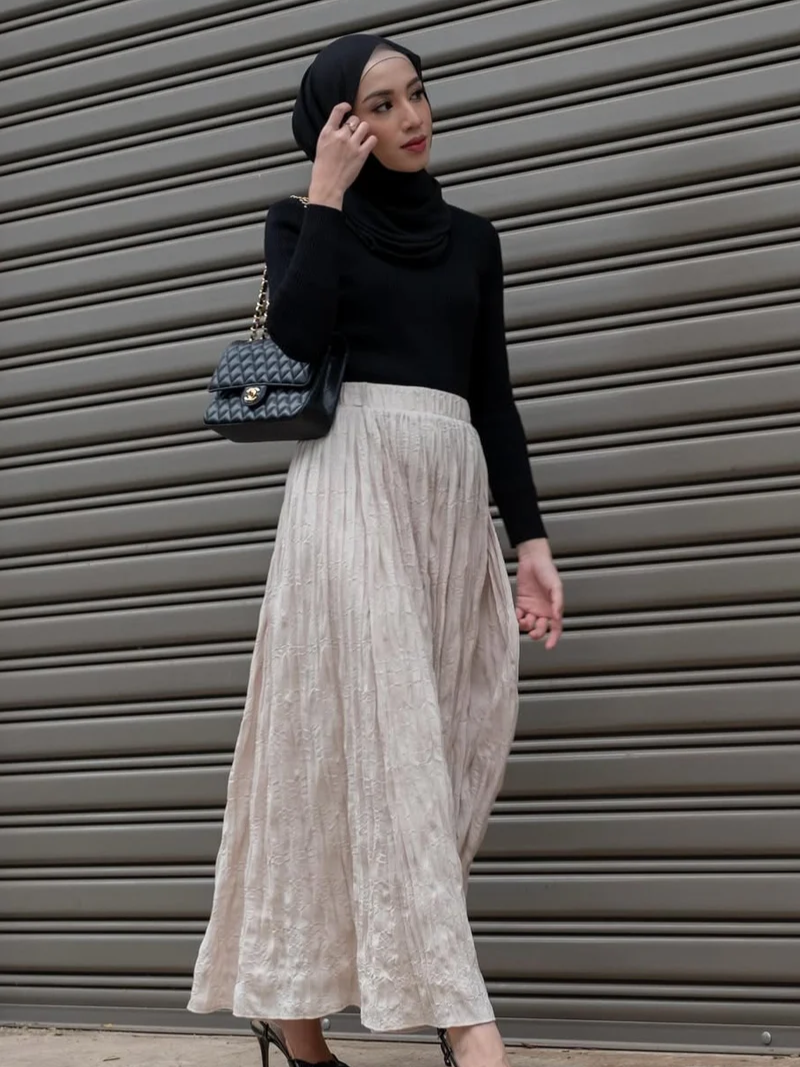 Inspirasi Outfit Rok Panjang Wanita untuk Tampilan Anggun dan Proporsional