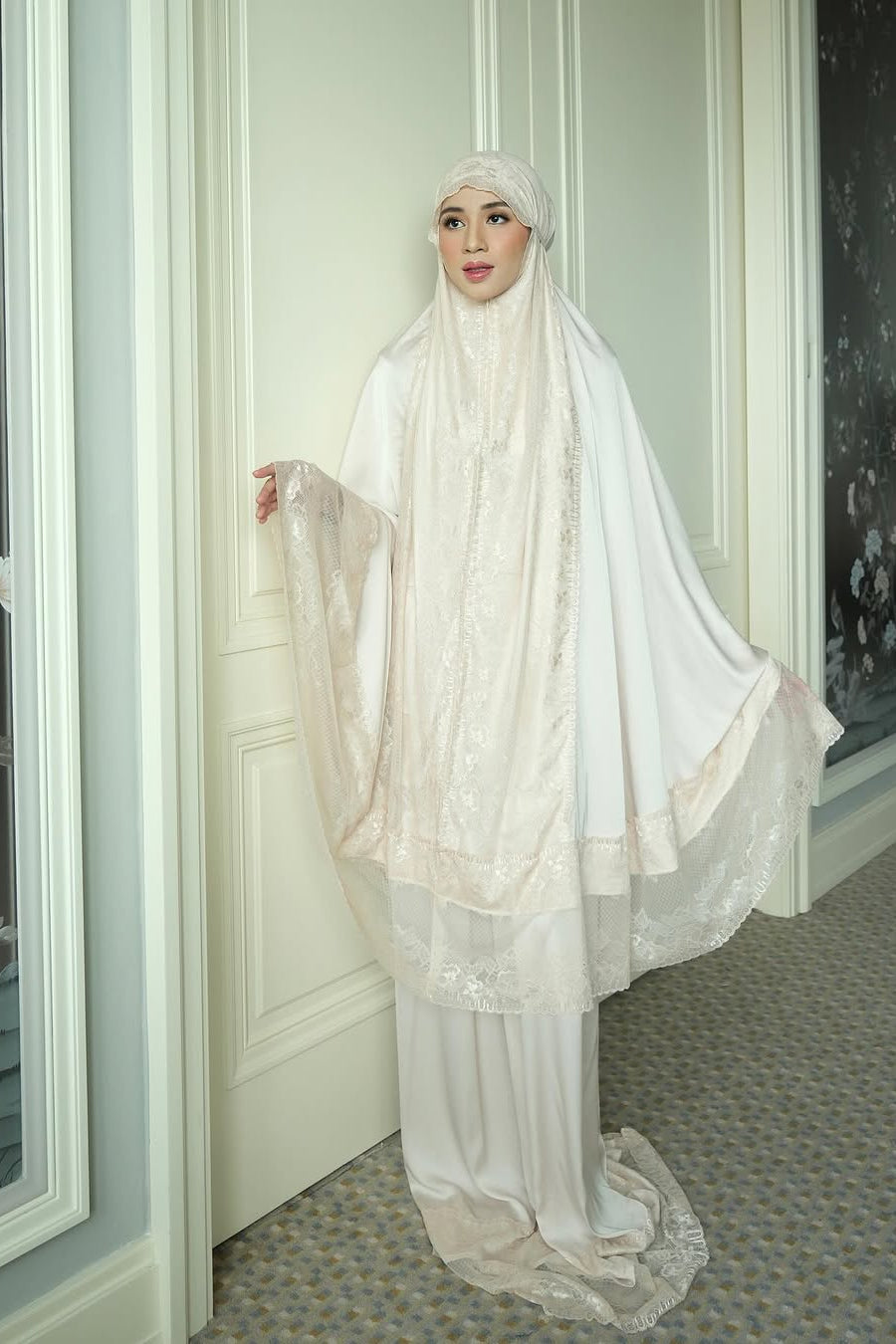 Zahra Mukena - Ivory - Mukena Renda Bahan Armany Silk