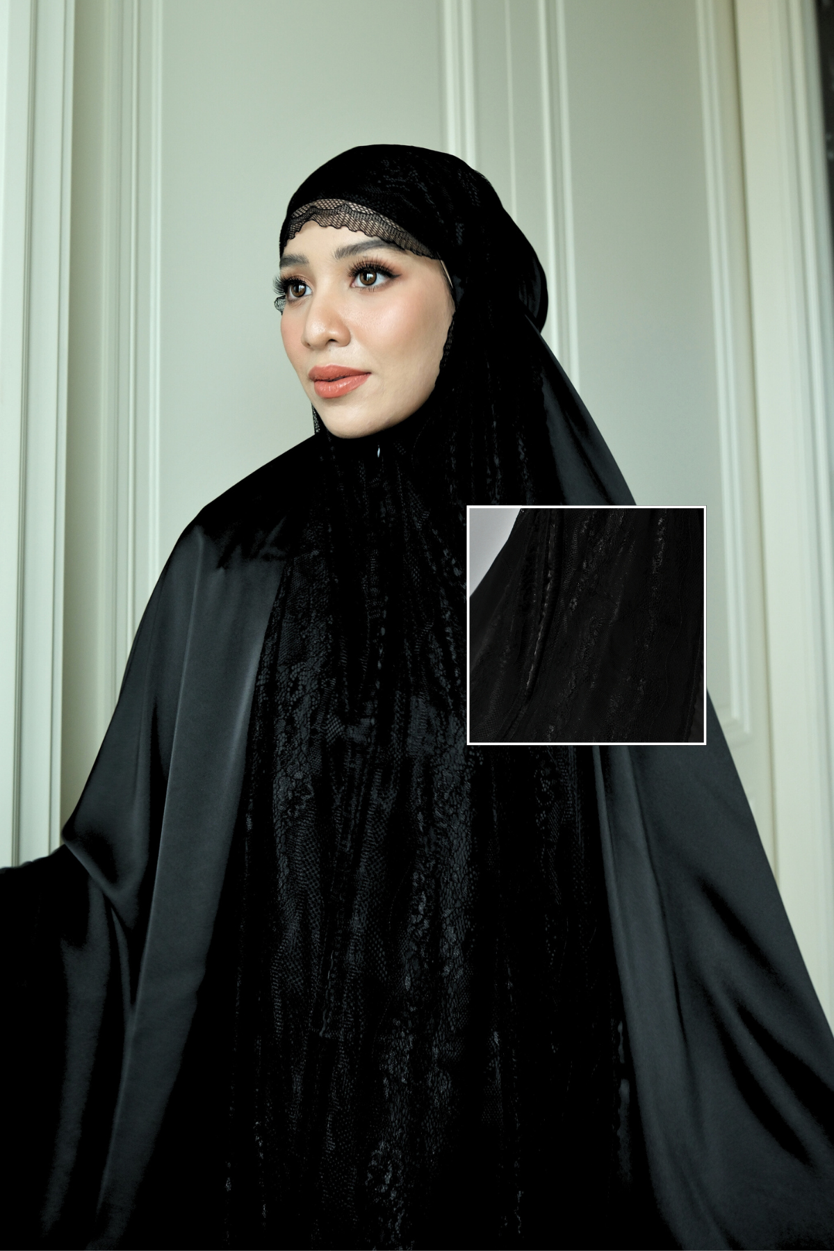 Zahra Mukena - Black - Mukena Renda Bahan Armany Silk