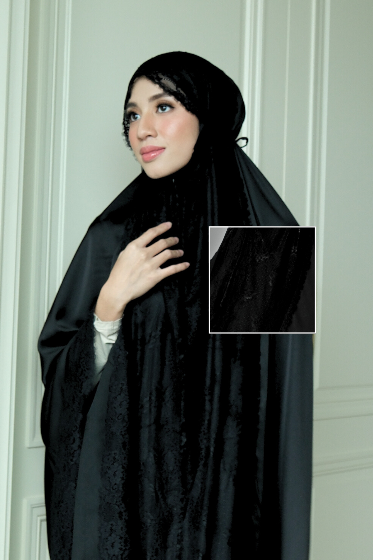 Zahra Mukena - Black - Mukena Renda Bahan Armany Silk