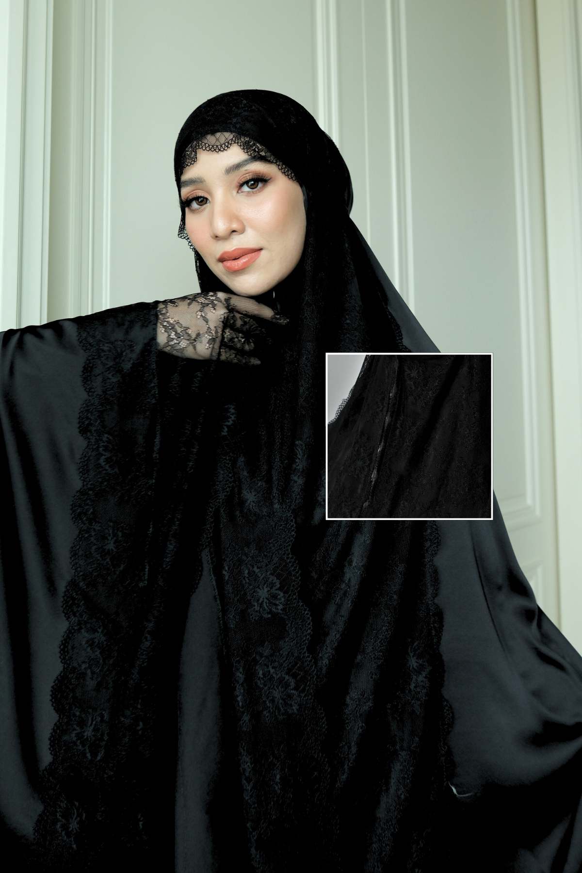 Zahra Mukena - Black - Mukena Renda Bahan Armany Silk