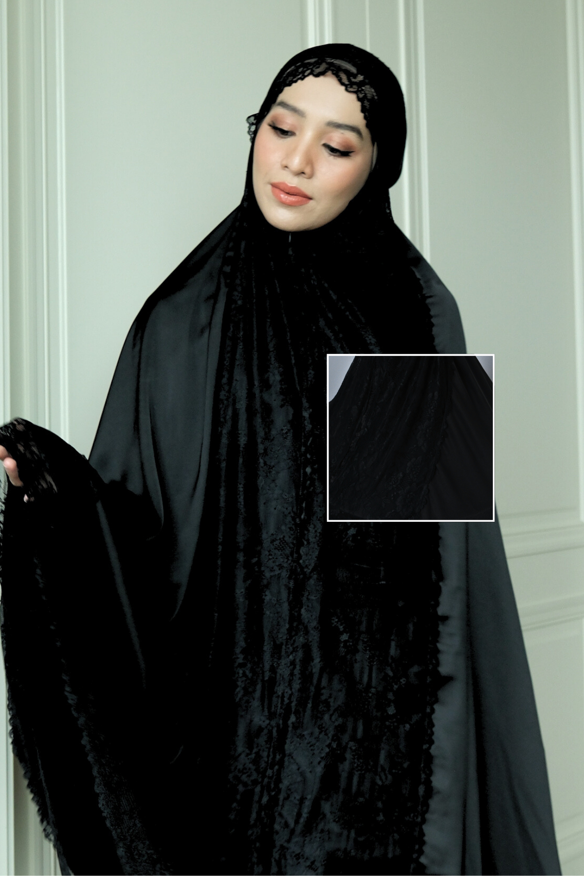 Zahra Mukena - Black - Mukena Renda Bahan Armany Silk