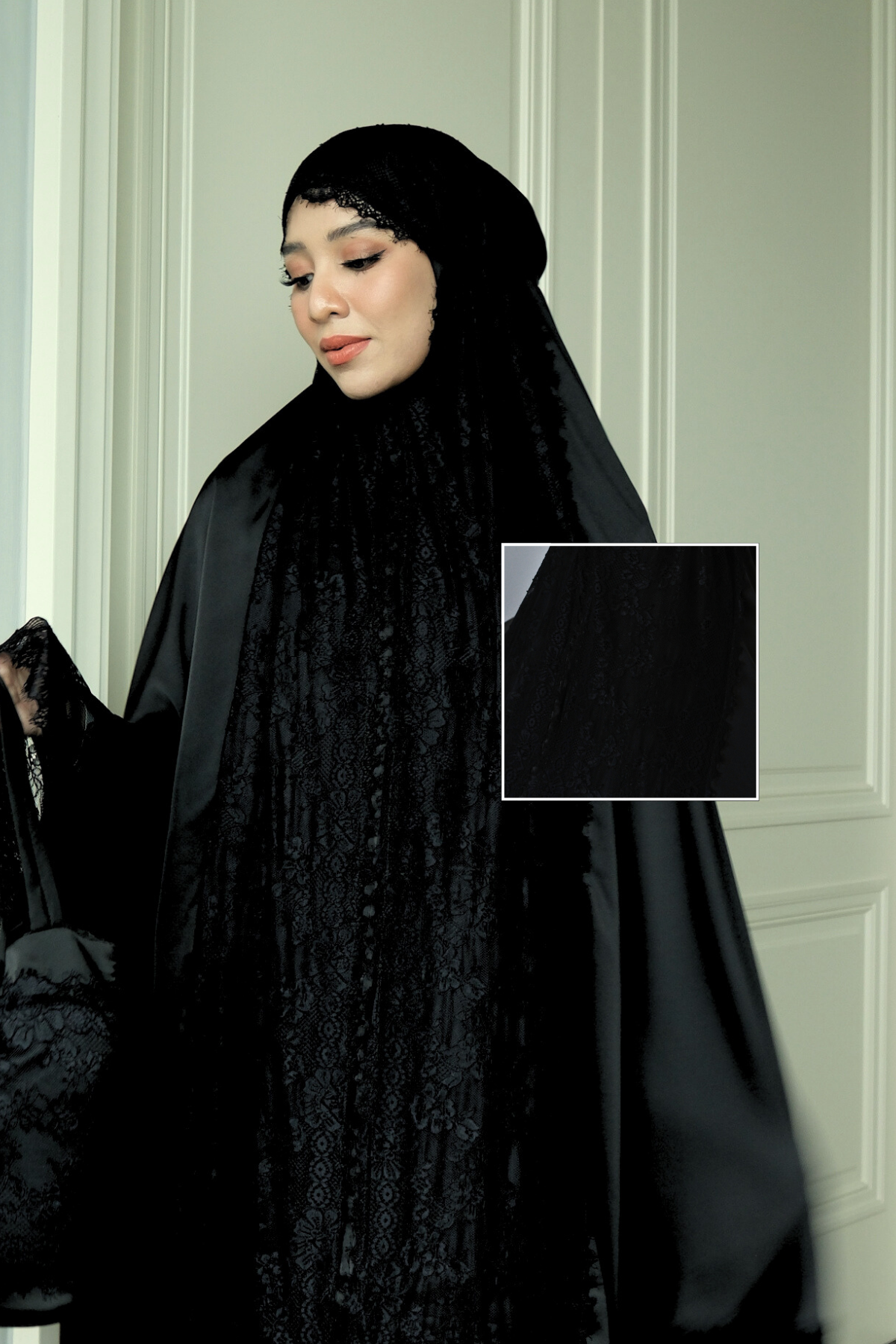 Zahra Mukena - Black - Mukena Renda Bahan Armany Silk