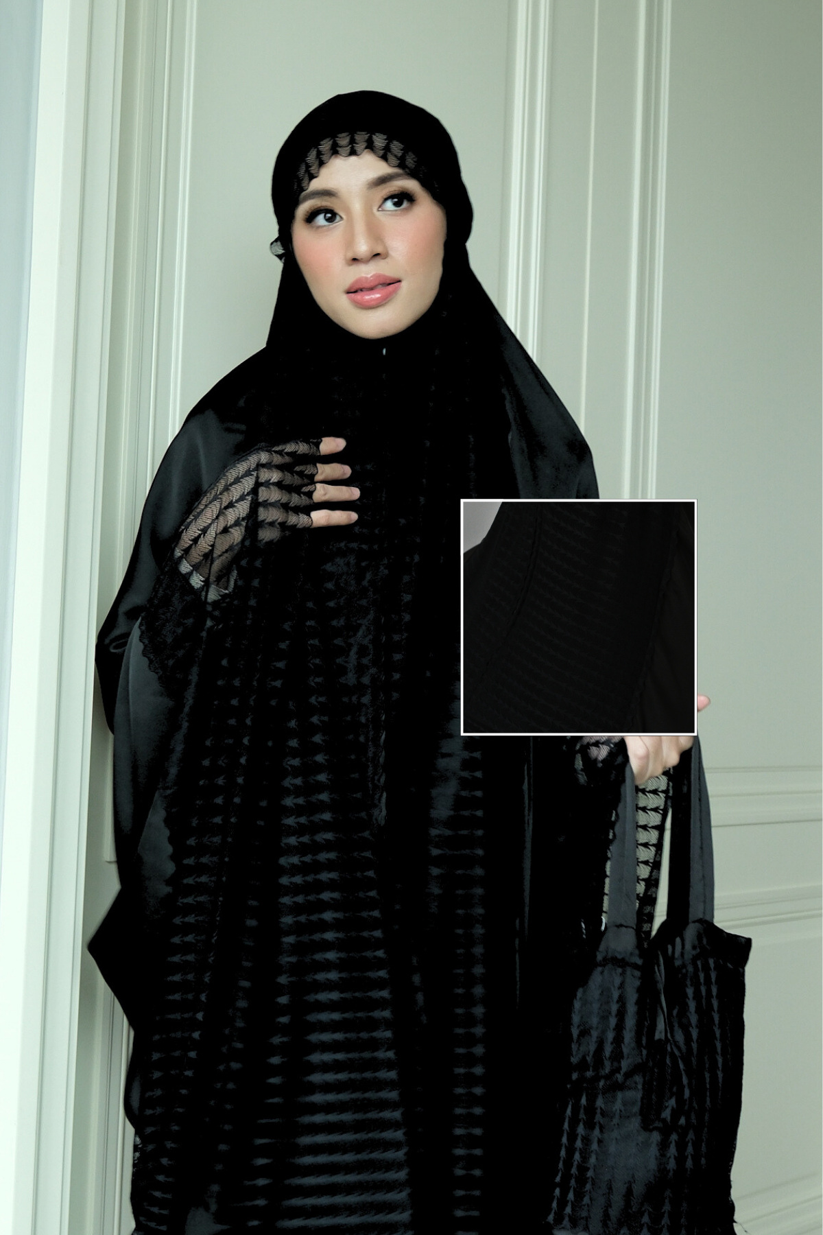 Zahra Mukena - Black - Mukena Renda Bahan Armany Silk