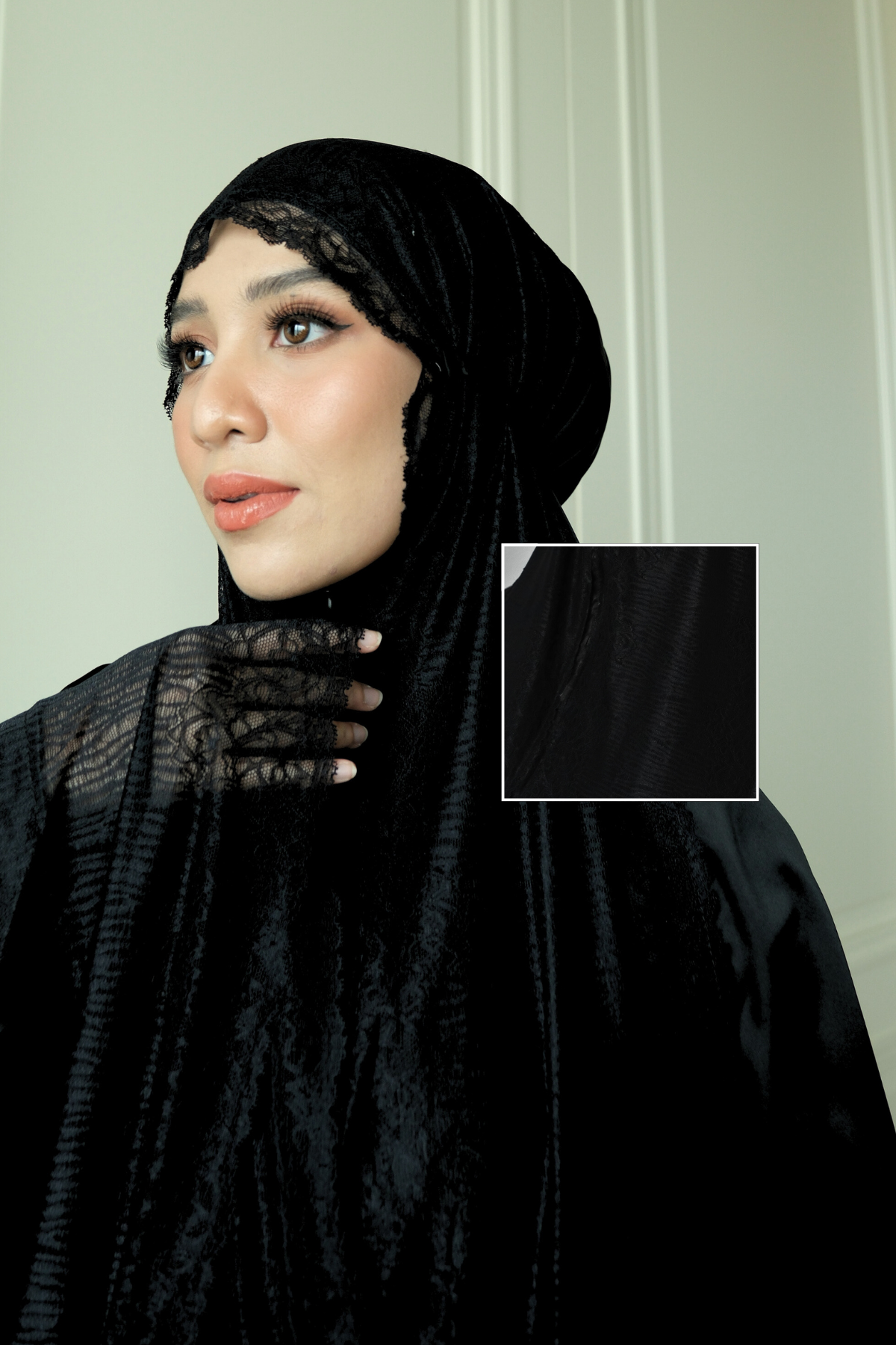 Zahra Mukena - Black - Mukena Renda Bahan Armany Silk