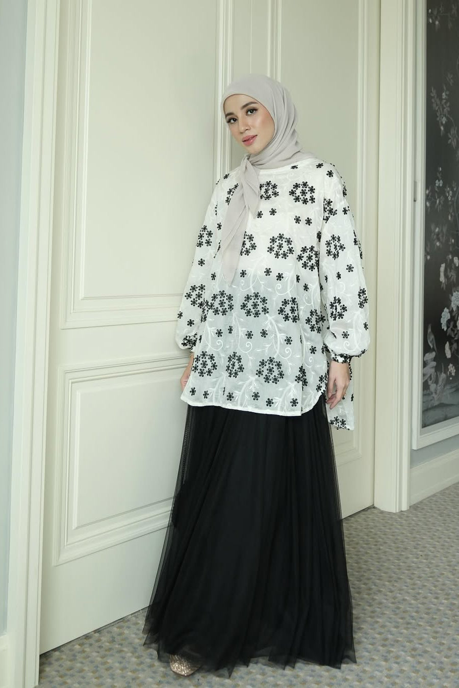 Bella Blouse - Black - Blouse Wanita Detail Embroidery Cantik Mewah Menawan