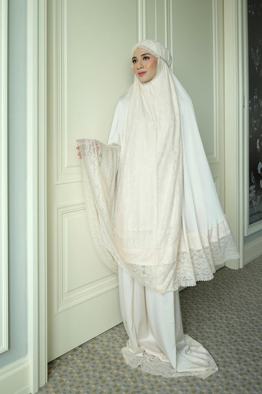 Zahra Mukena - Ivory - Mukena Renda Bahan Armany Silk