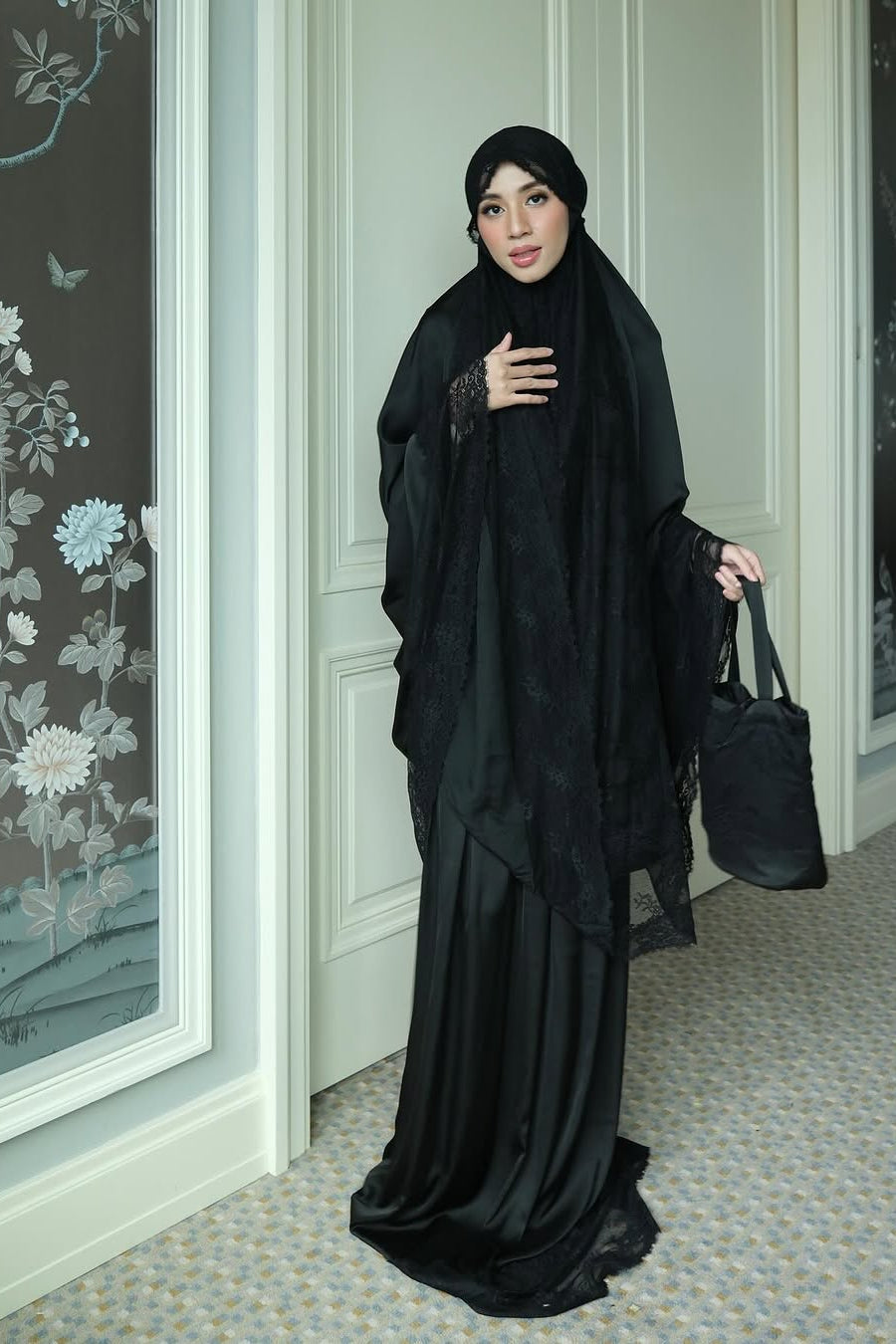 Zahra Mukena - Black - Mukena Renda Bahan Armany Silk