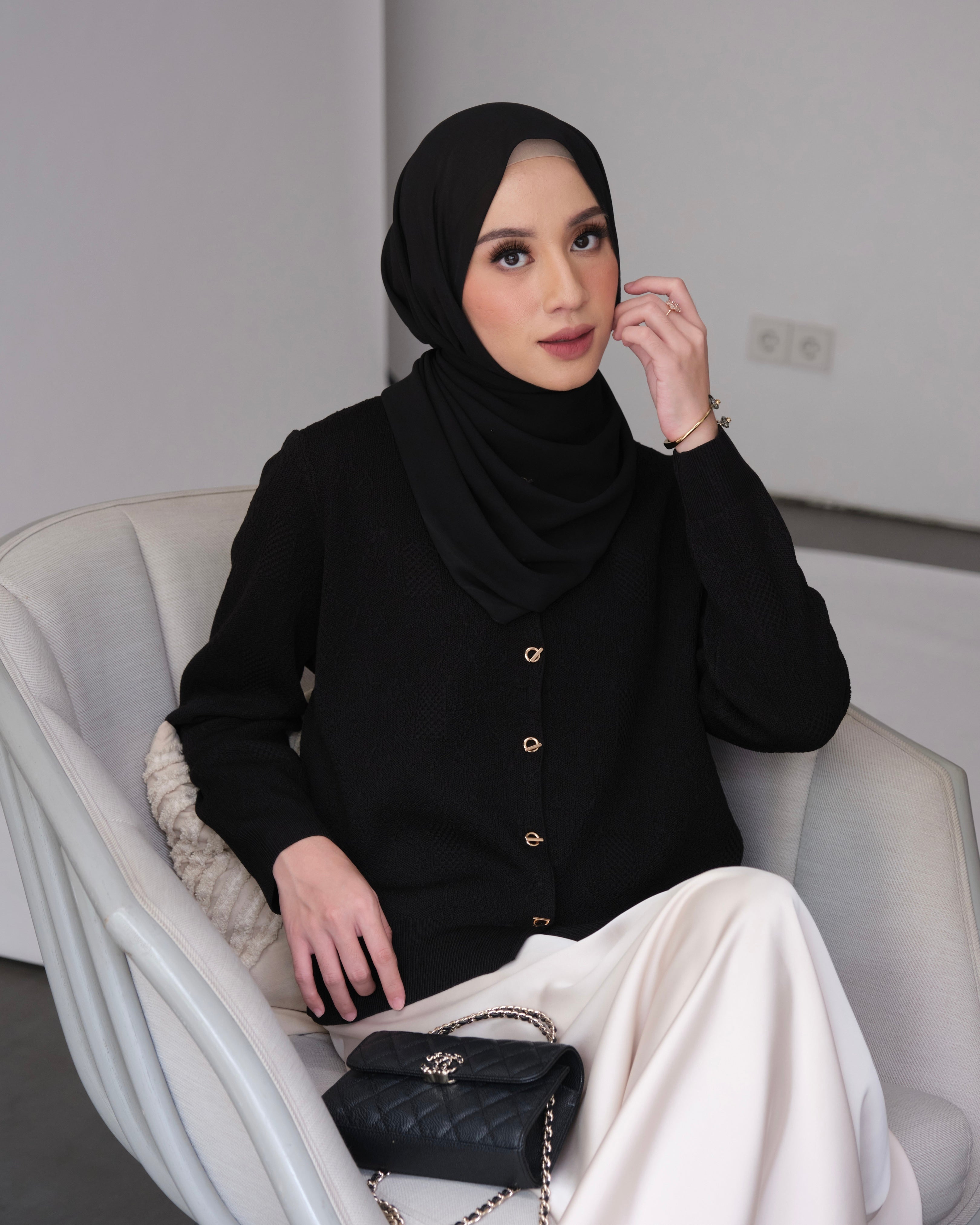 Jeyda Cardy - Black - Cardigan Knit Wanita Berkancing - KW3030060