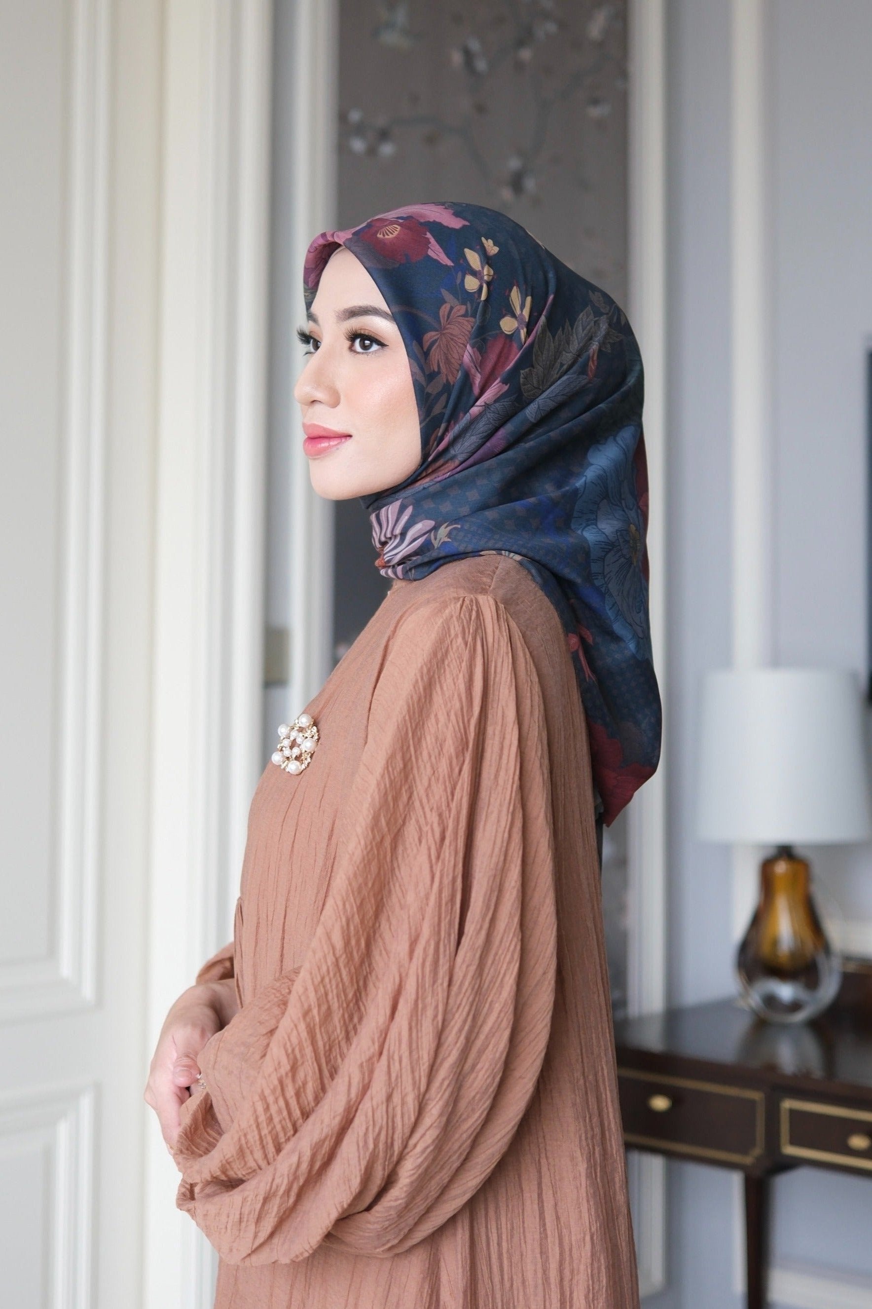 Elina Scarf - Blue Black - Kerudung Hijab Segiempat Motif Bunga - AC0631000