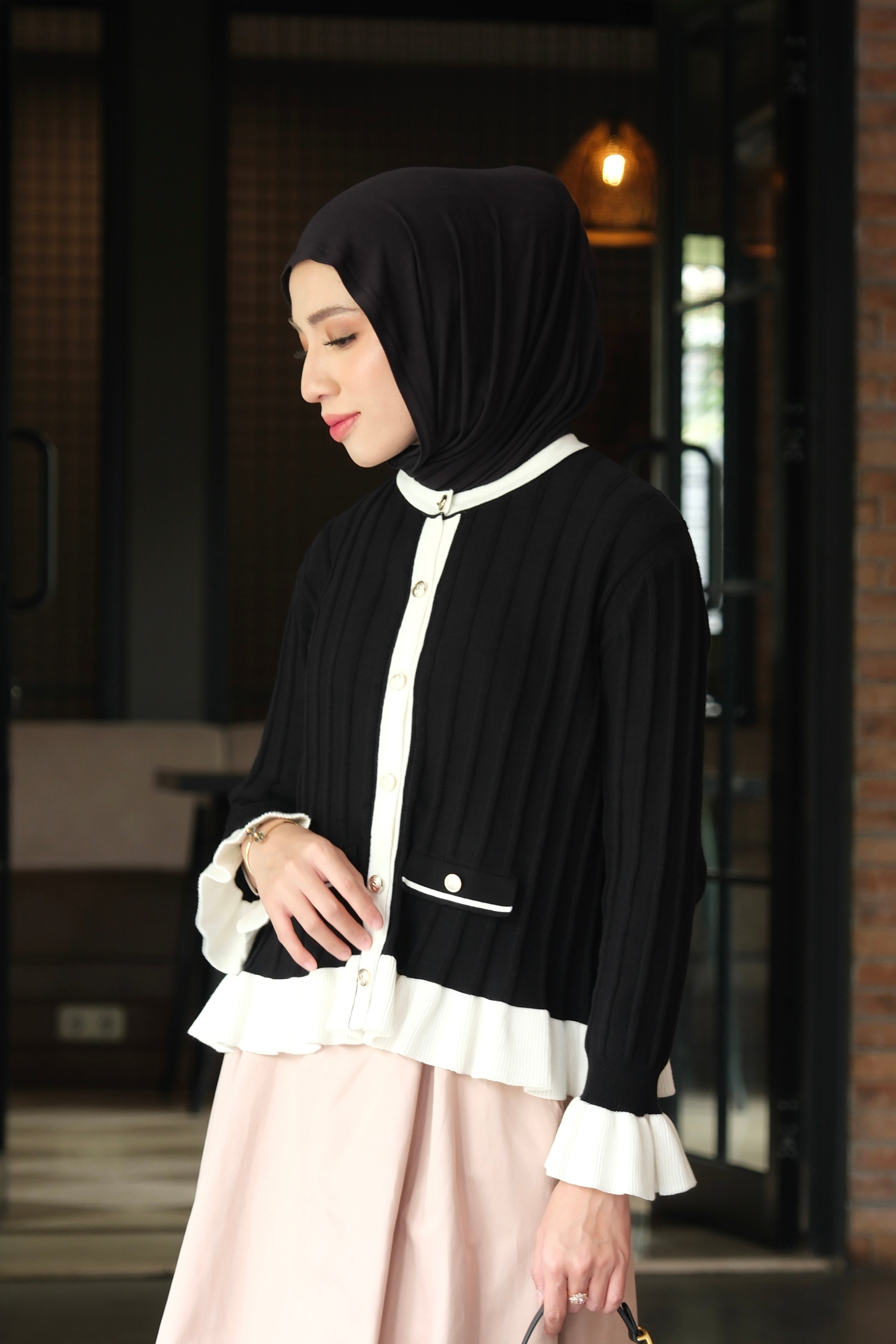 Beeli Cardy - Black -  Cardigan Berkancing Wanita Bahan Knit Detail Pretty Lane