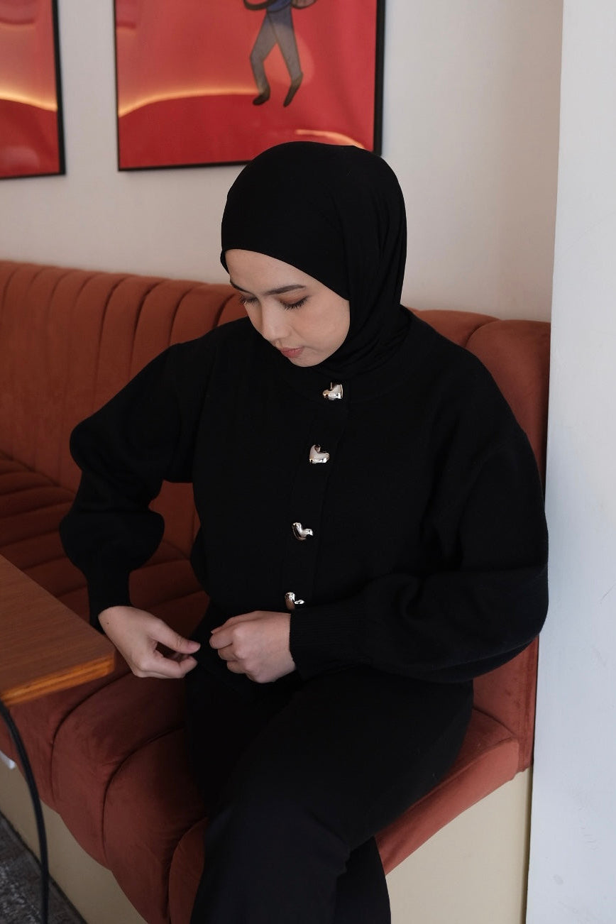Love Button Cardy - Black - Cardigan Knit Wanita Lembut Berkancing Elegan