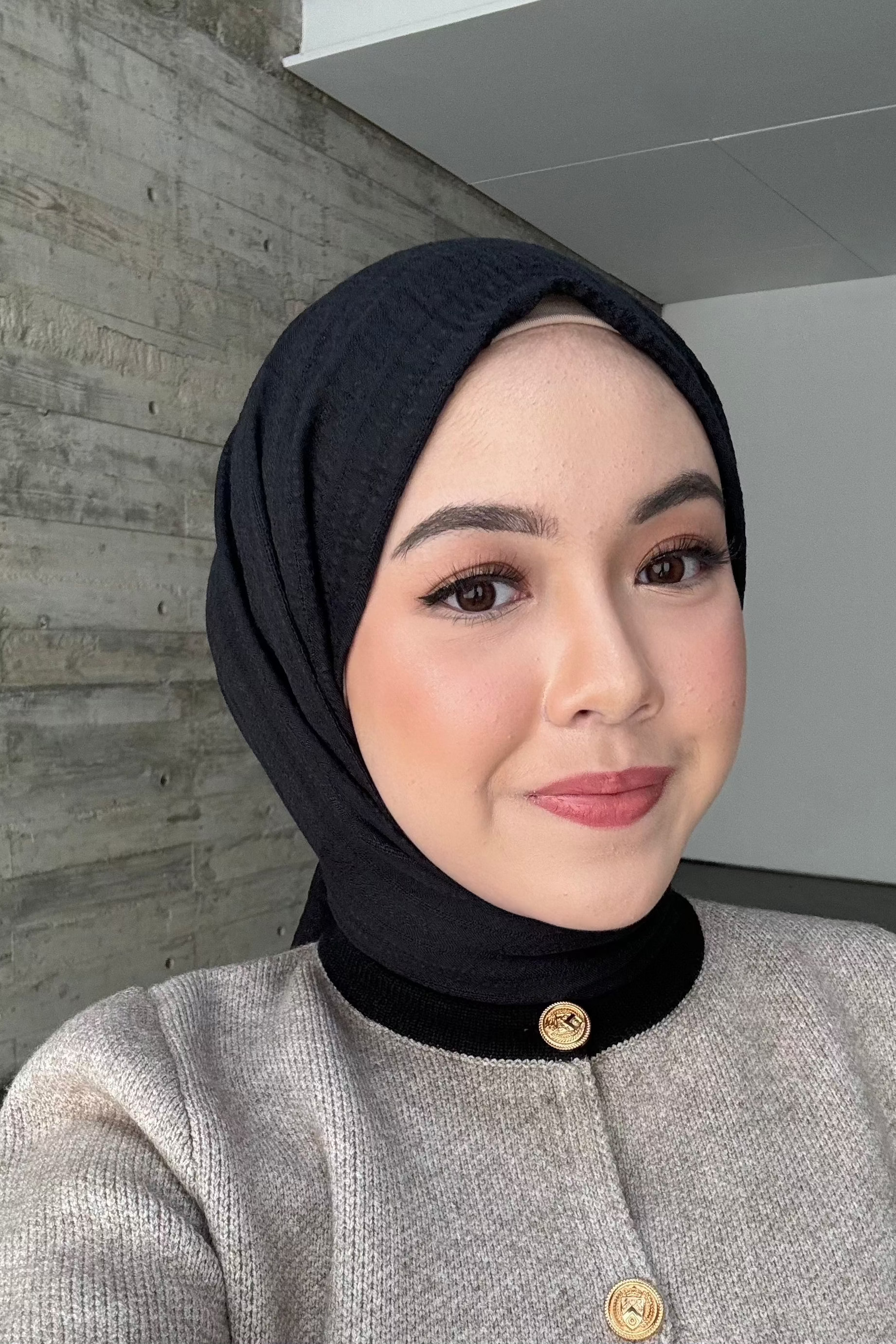 Levira Pashmina - Black - Hijab Pashmina Bahan Cotton Crinkle